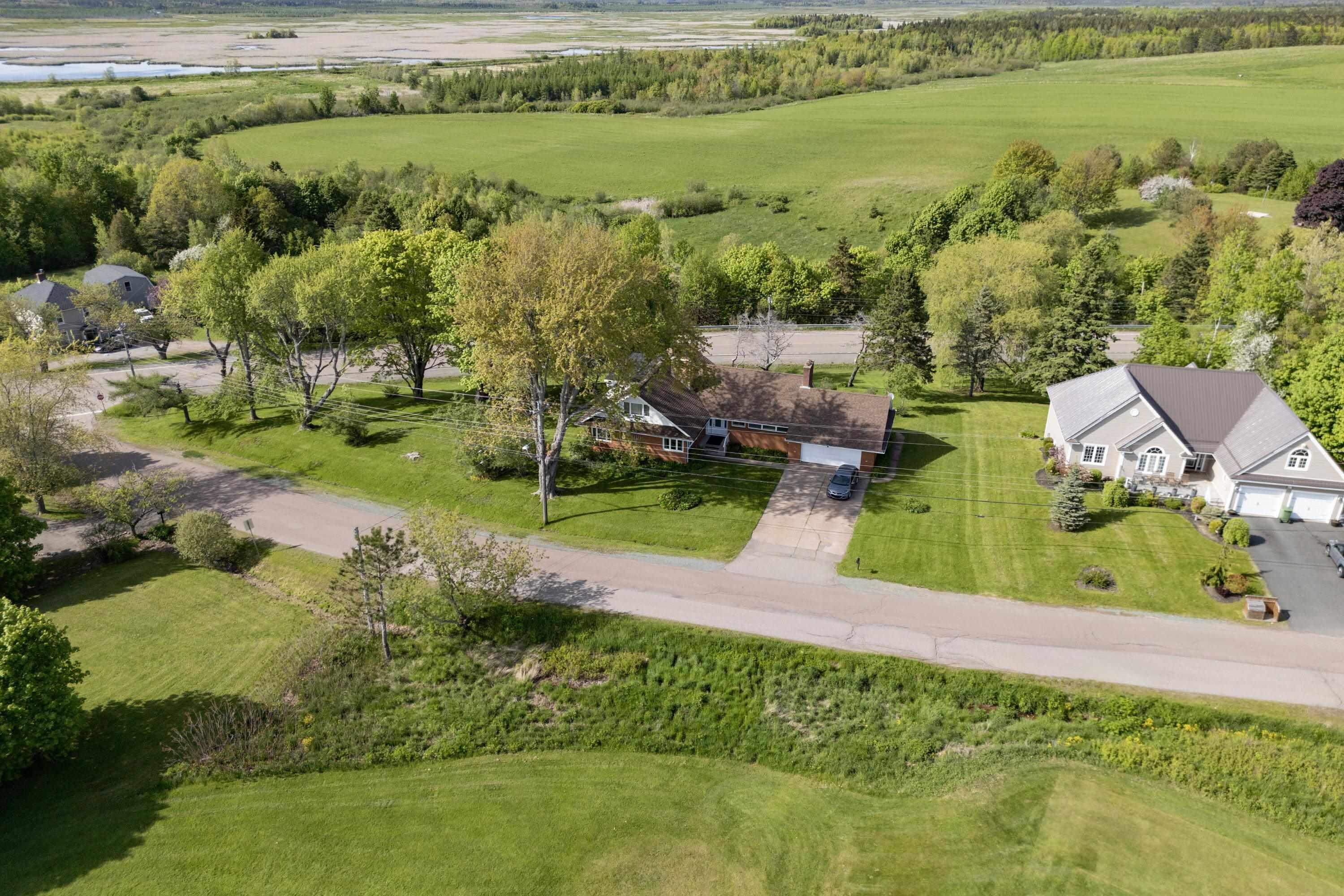 $399,900.00: 19 Biggs Drive, East Amherst