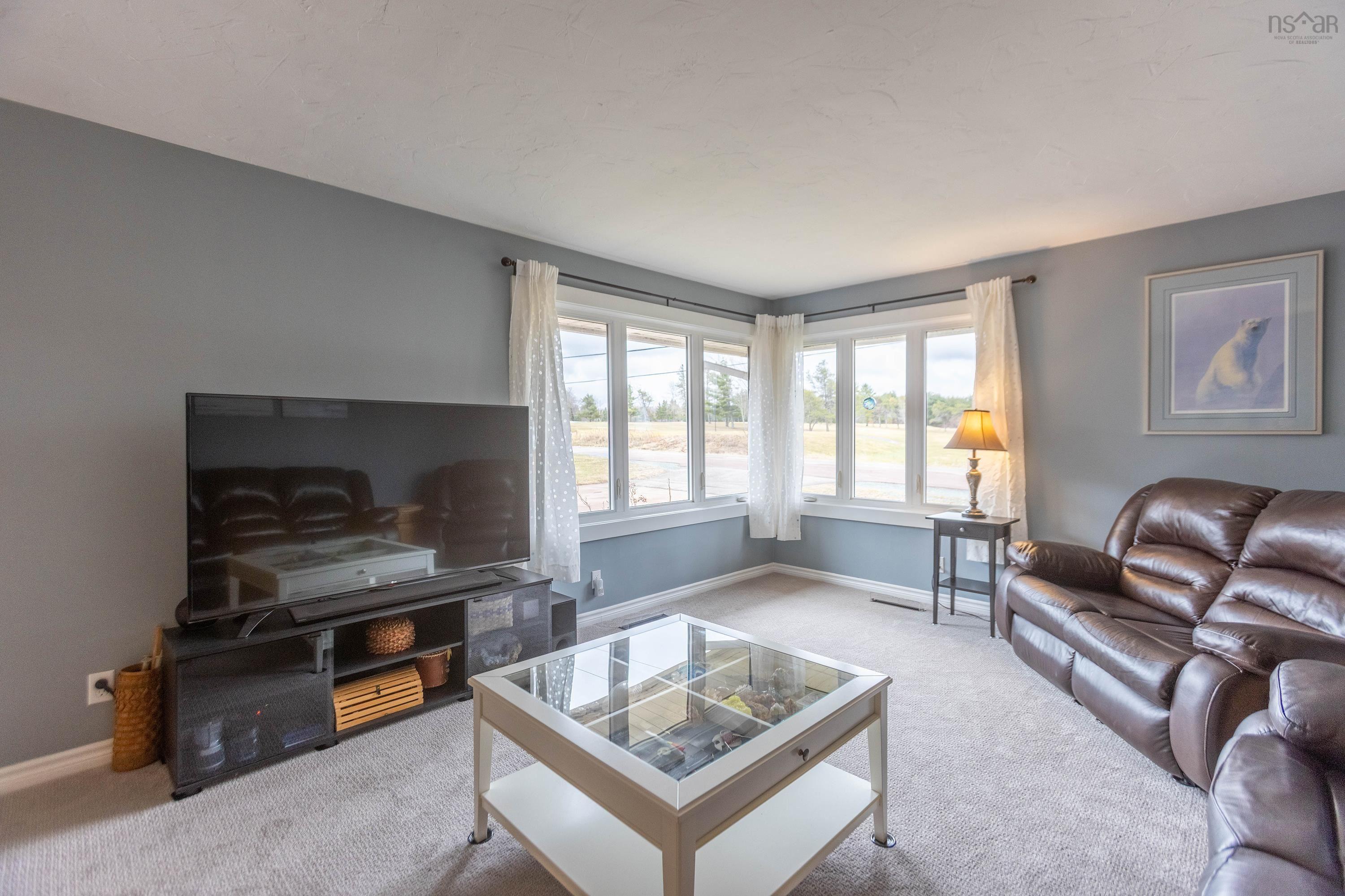 $399,900.00: 19 Biggs Drive, East Amherst