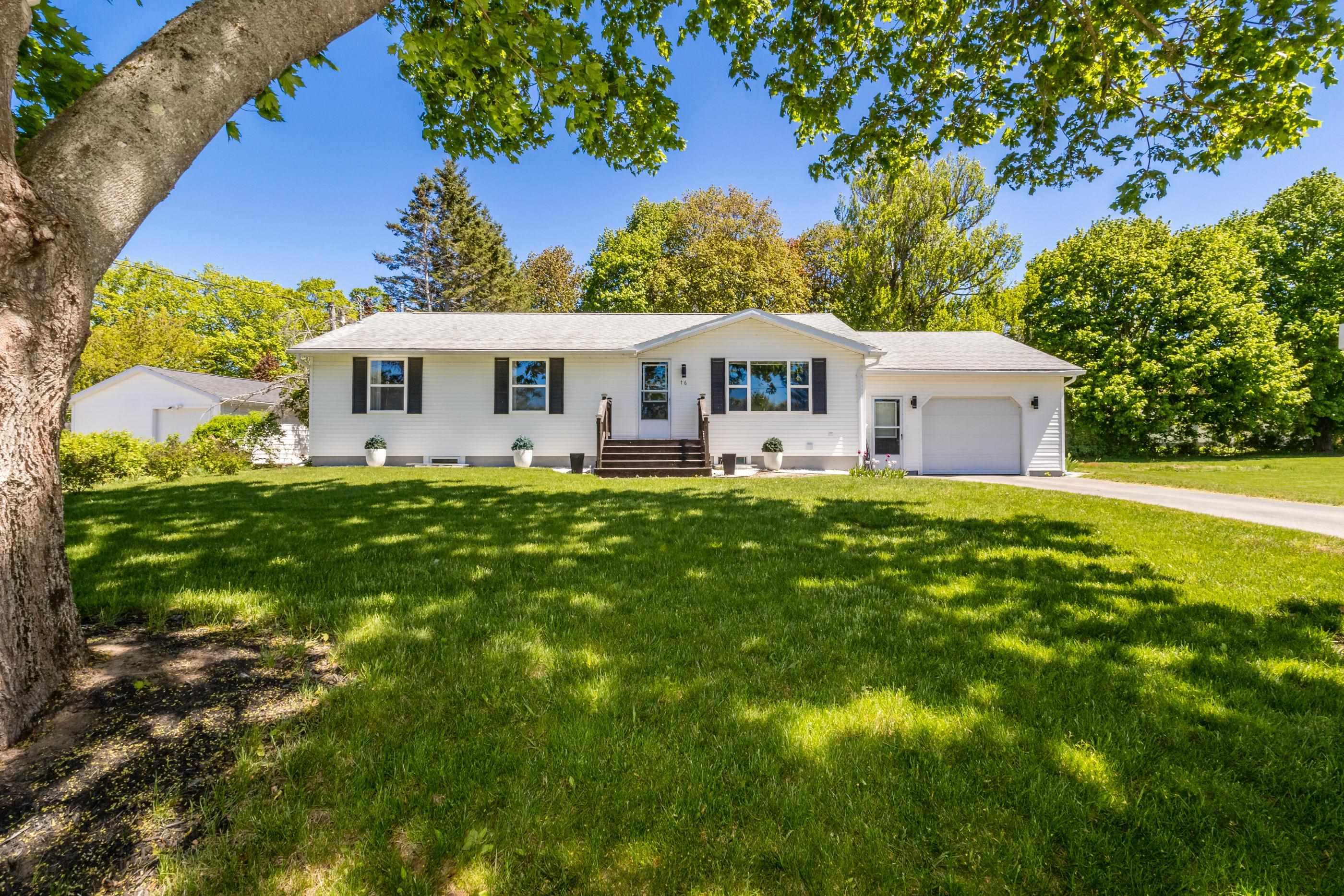 $449,900.00: 16 Hillcrest Avenue, Nictaux