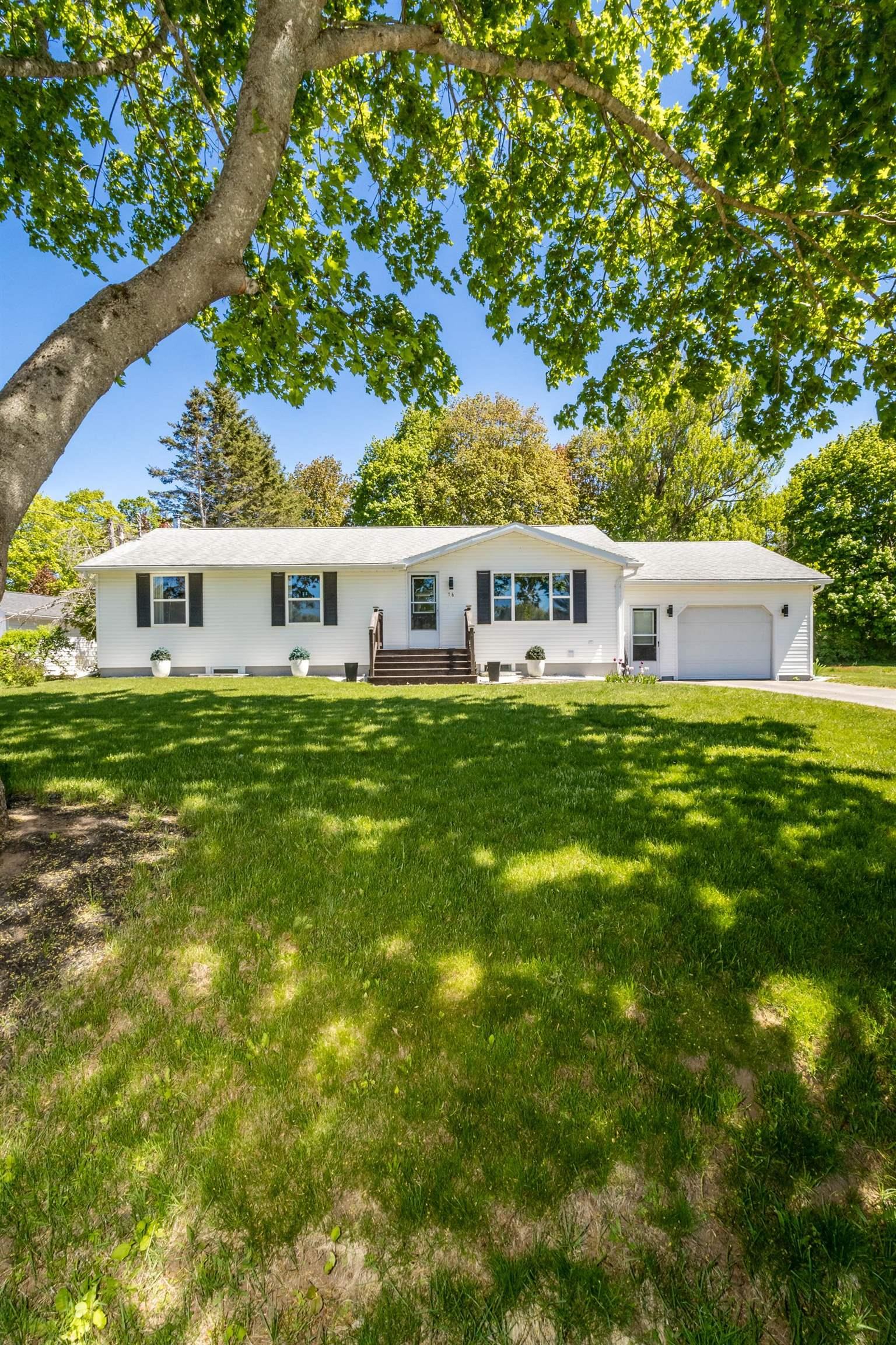 $449,900.00: 16 Hillcrest Avenue, Nictaux