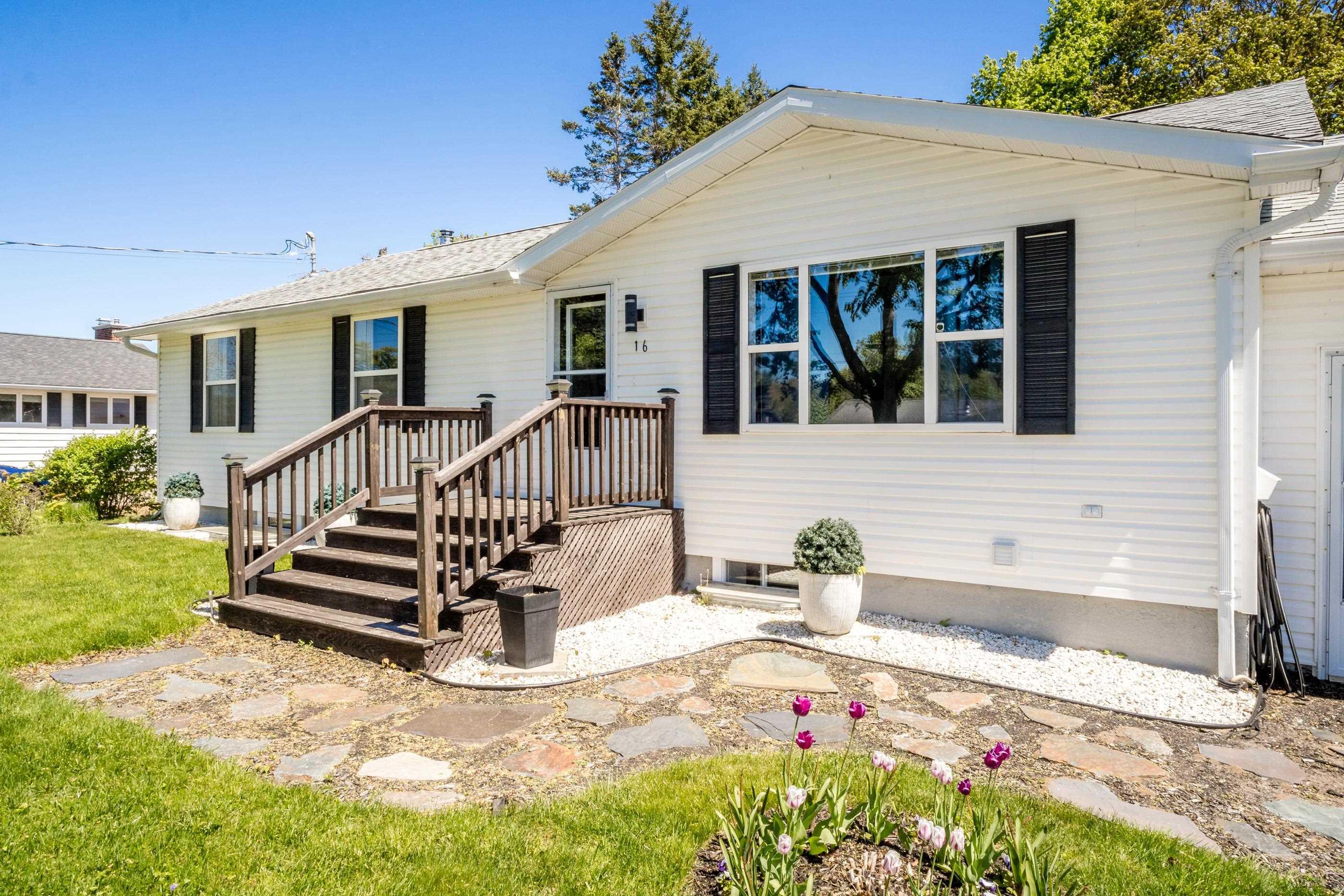 $449,900.00: 16 Hillcrest Avenue, Nictaux