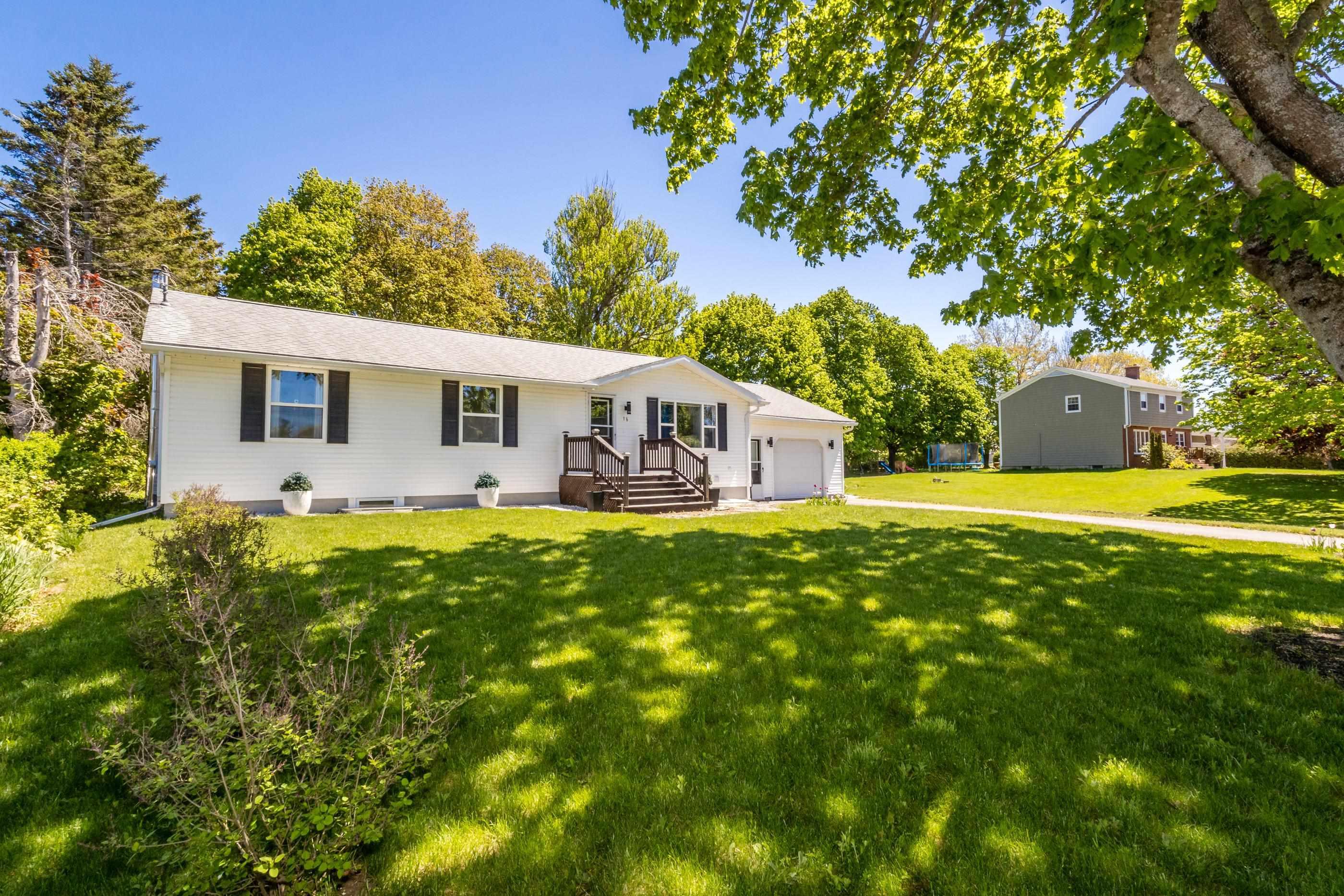 $449,900.00: 16 Hillcrest Avenue, Nictaux