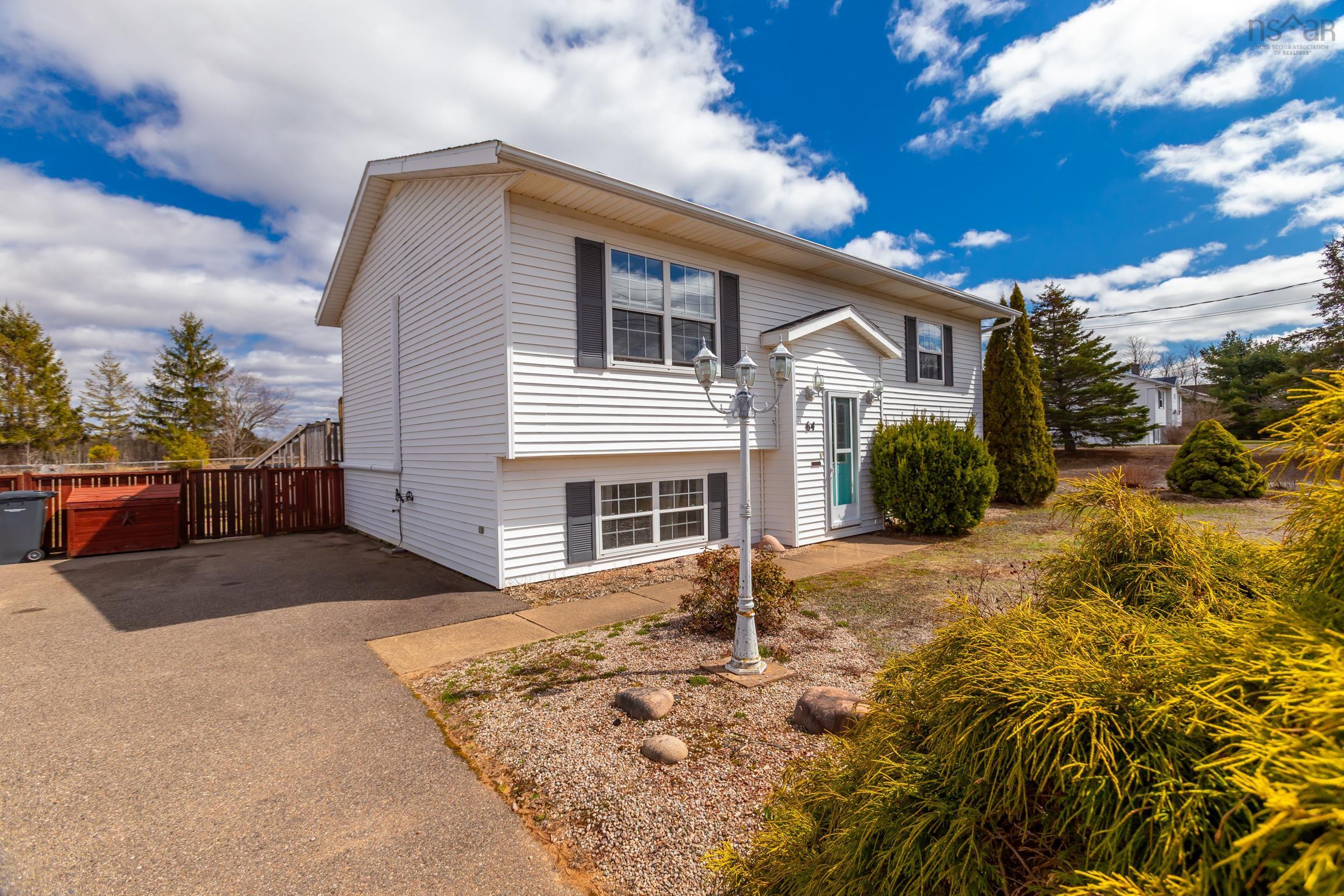 $399,500.00: 64 Seth Drive, Wilmot