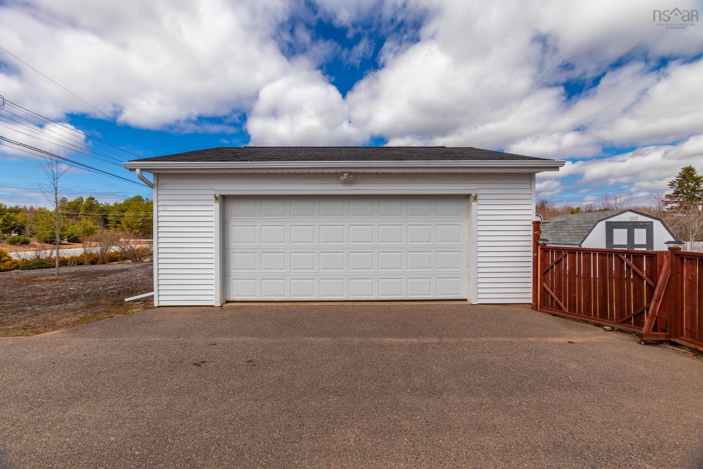 $399,500.00: 64 Seth Drive, Wilmot