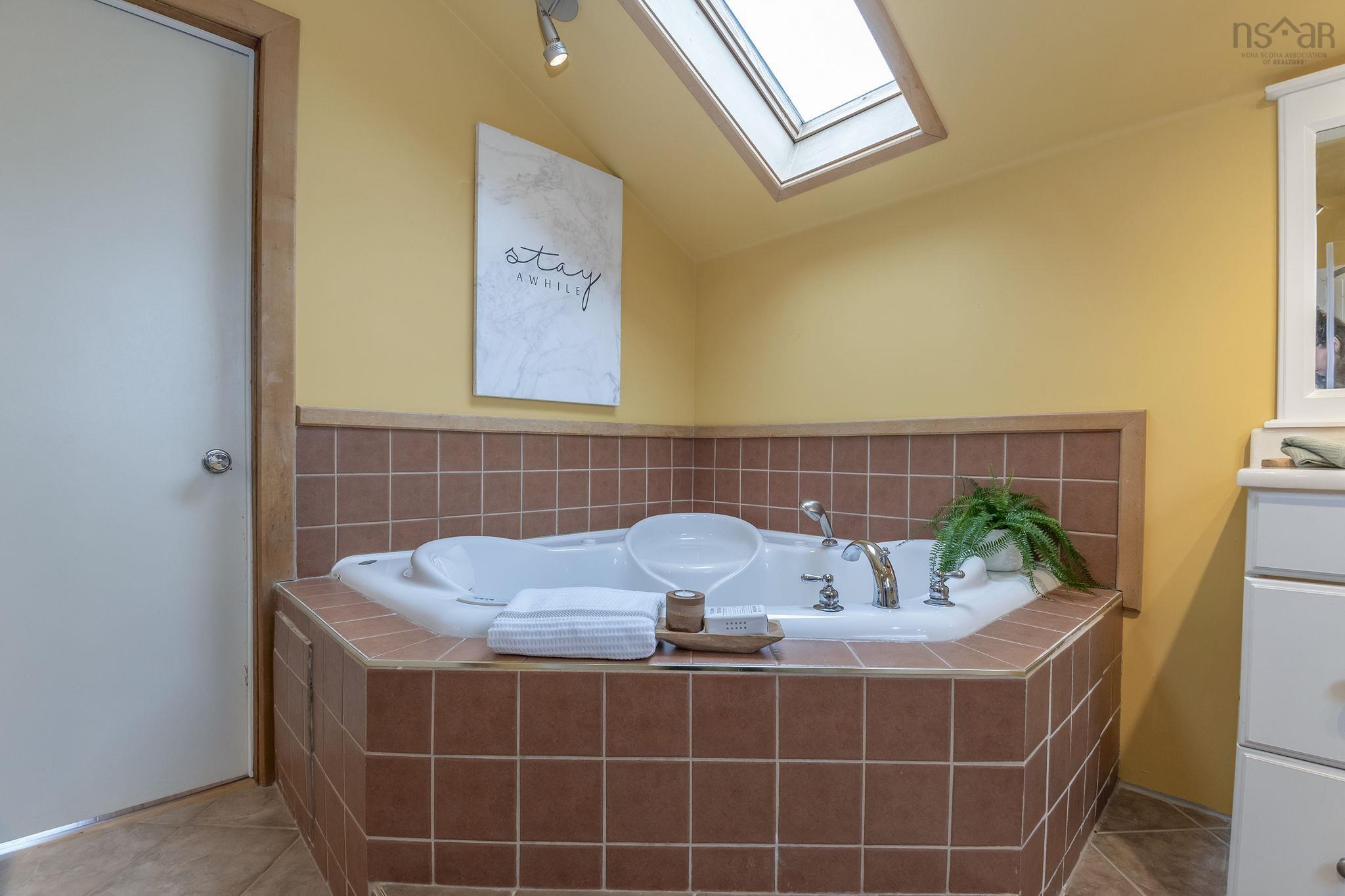 $725,000.00: 102 Pheasant Road, North Grand Pre