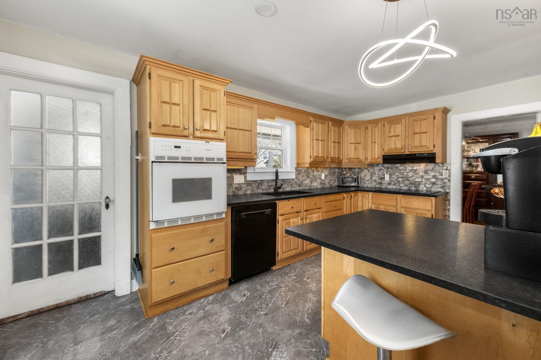 $1,675,000.00: 949 McLean Street, Halifax