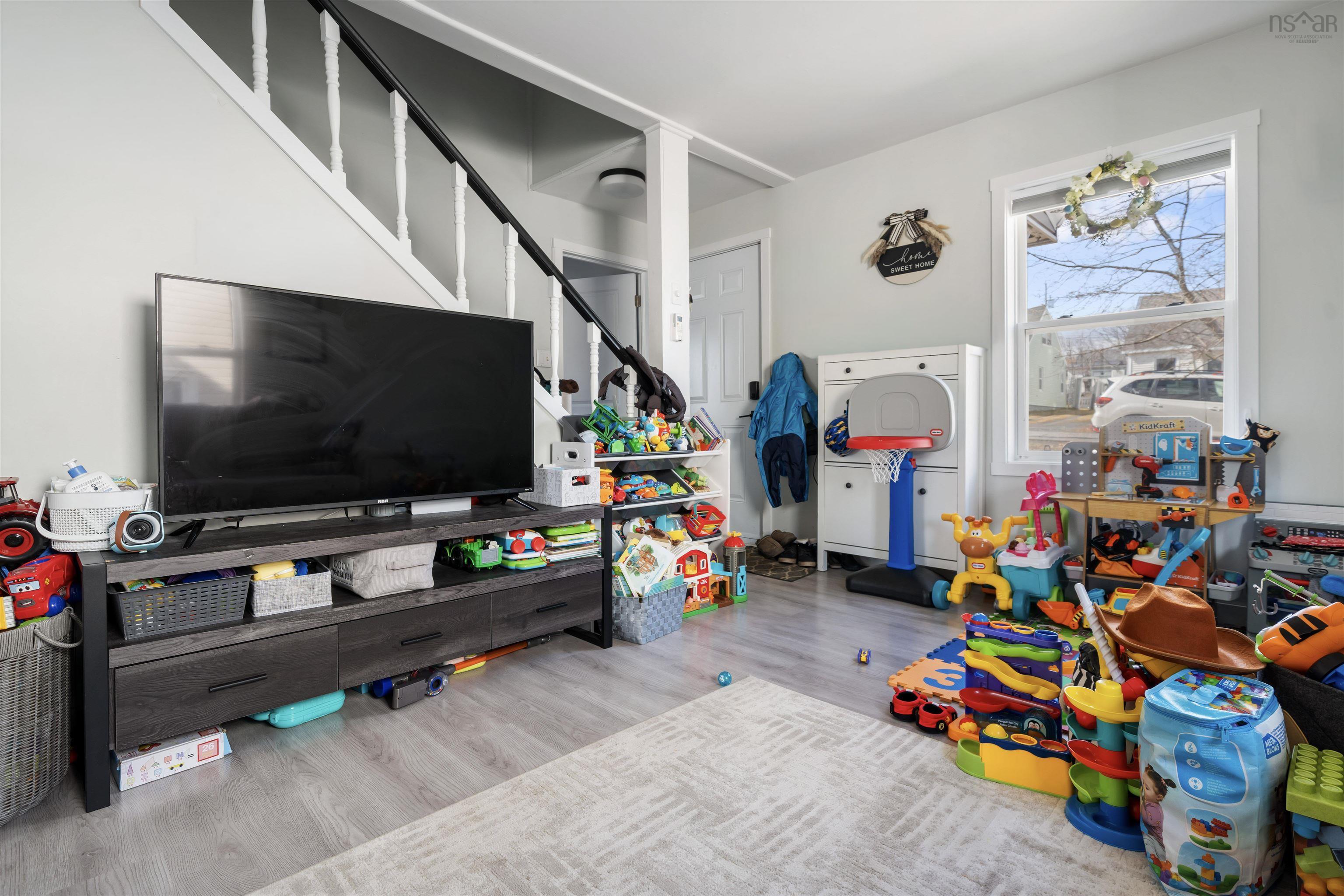 $169,900.00: 99 POPLAR Street, Pictou