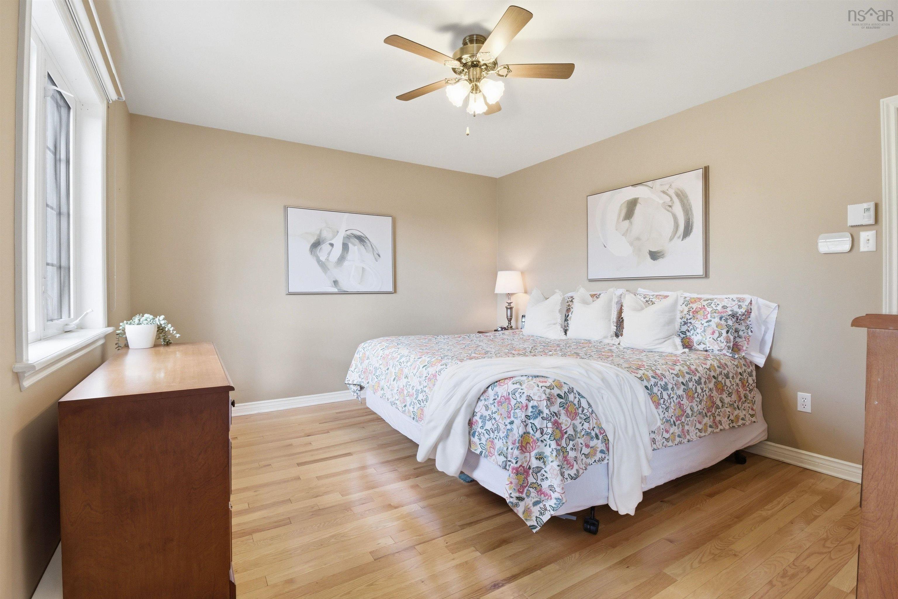 $699,900.00: 270 Ridgevale Drive, Bedford