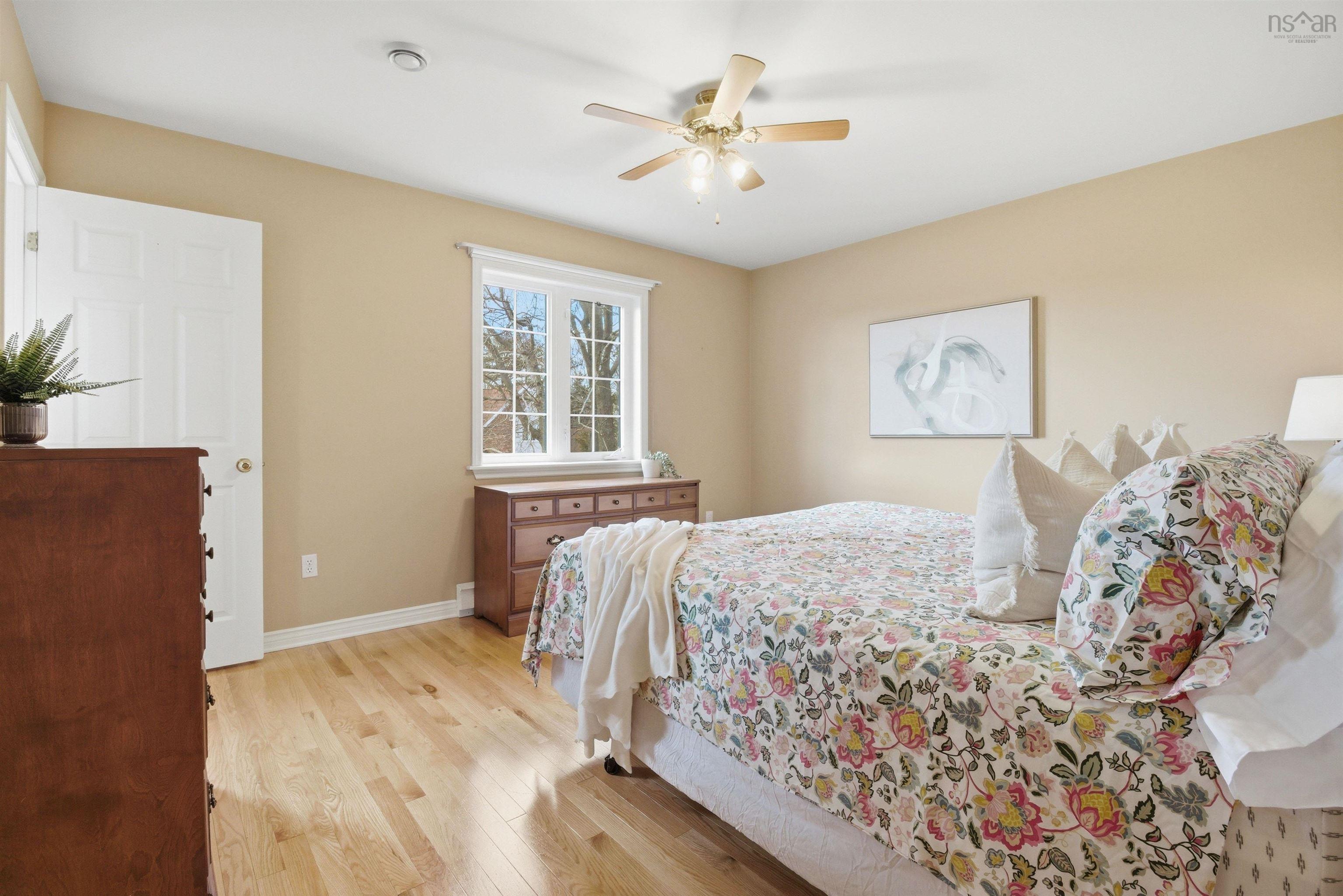 $699,900.00: 270 Ridgevale Drive, Bedford