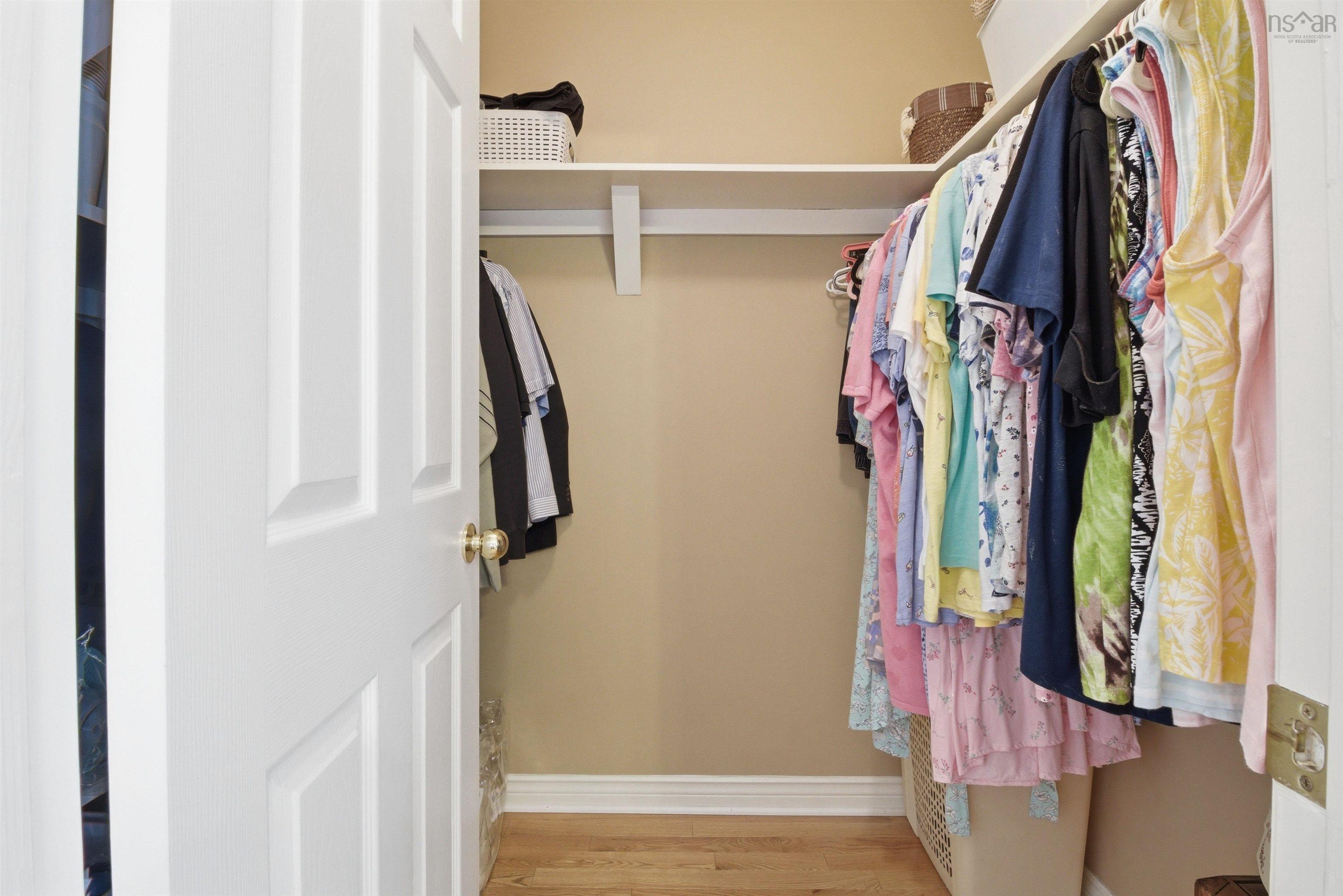 $699,900.00: 270 Ridgevale Drive, Bedford