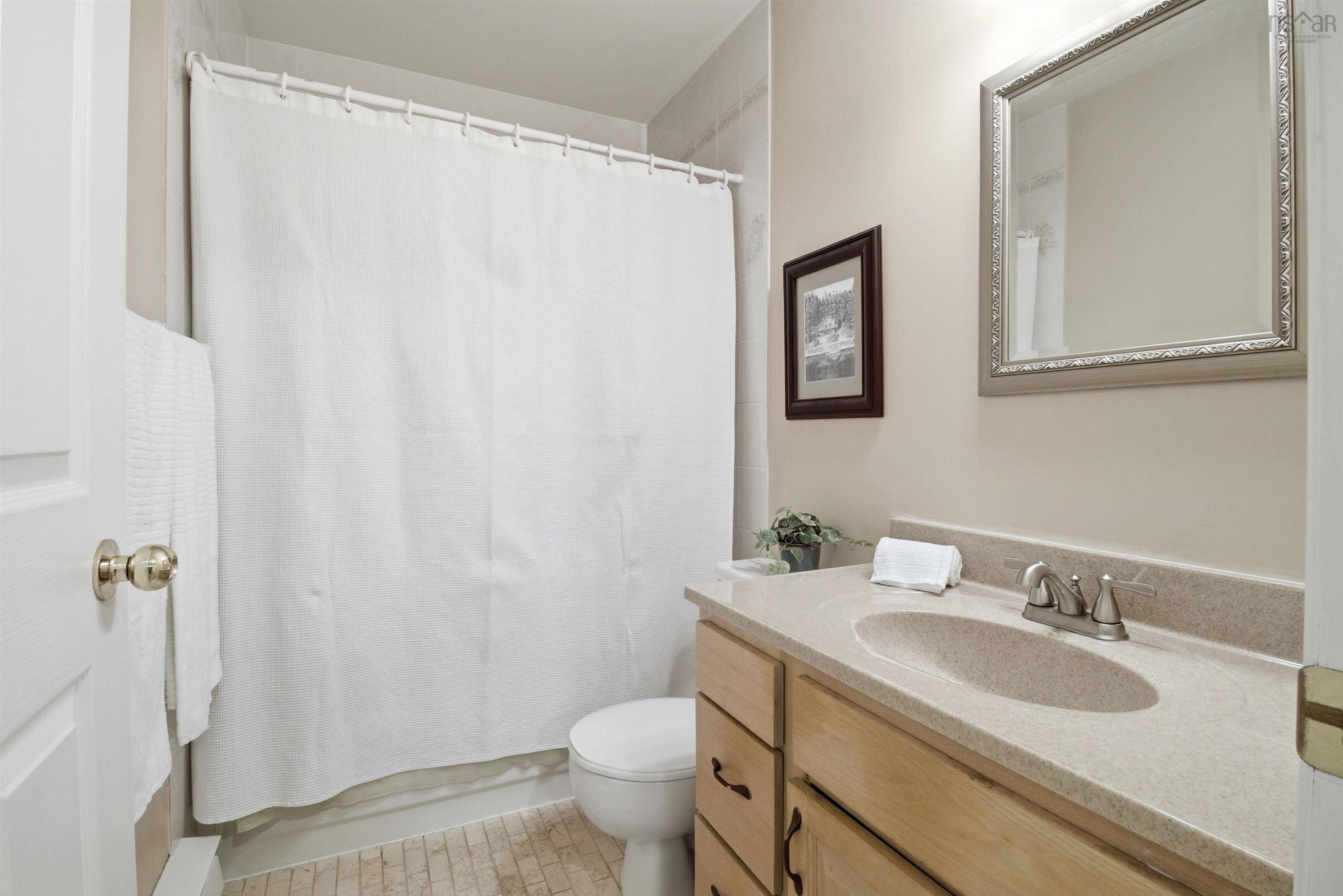 $699,900.00: 270 Ridgevale Drive, Bedford