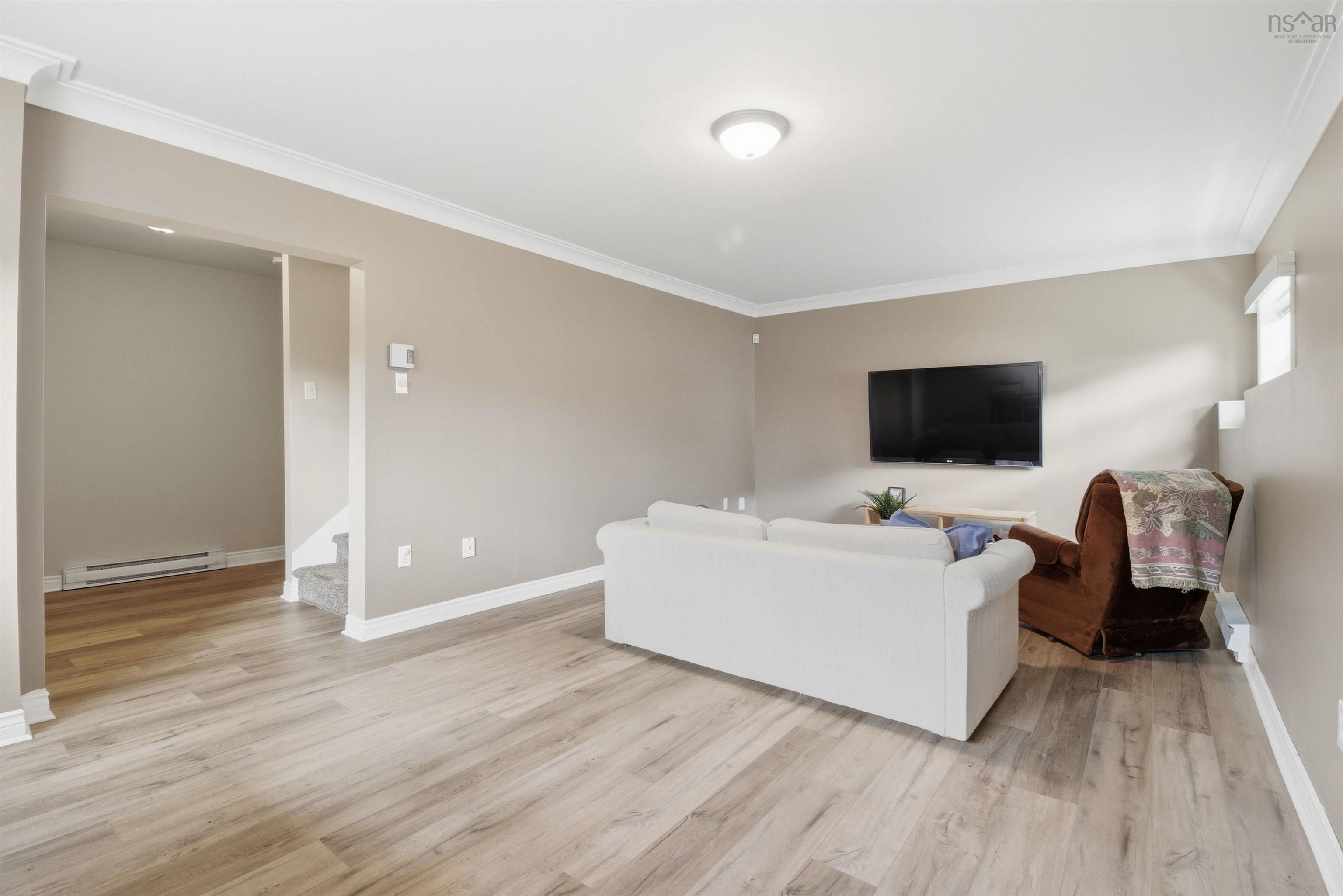 $699,900.00: 270 Ridgevale Drive, Bedford