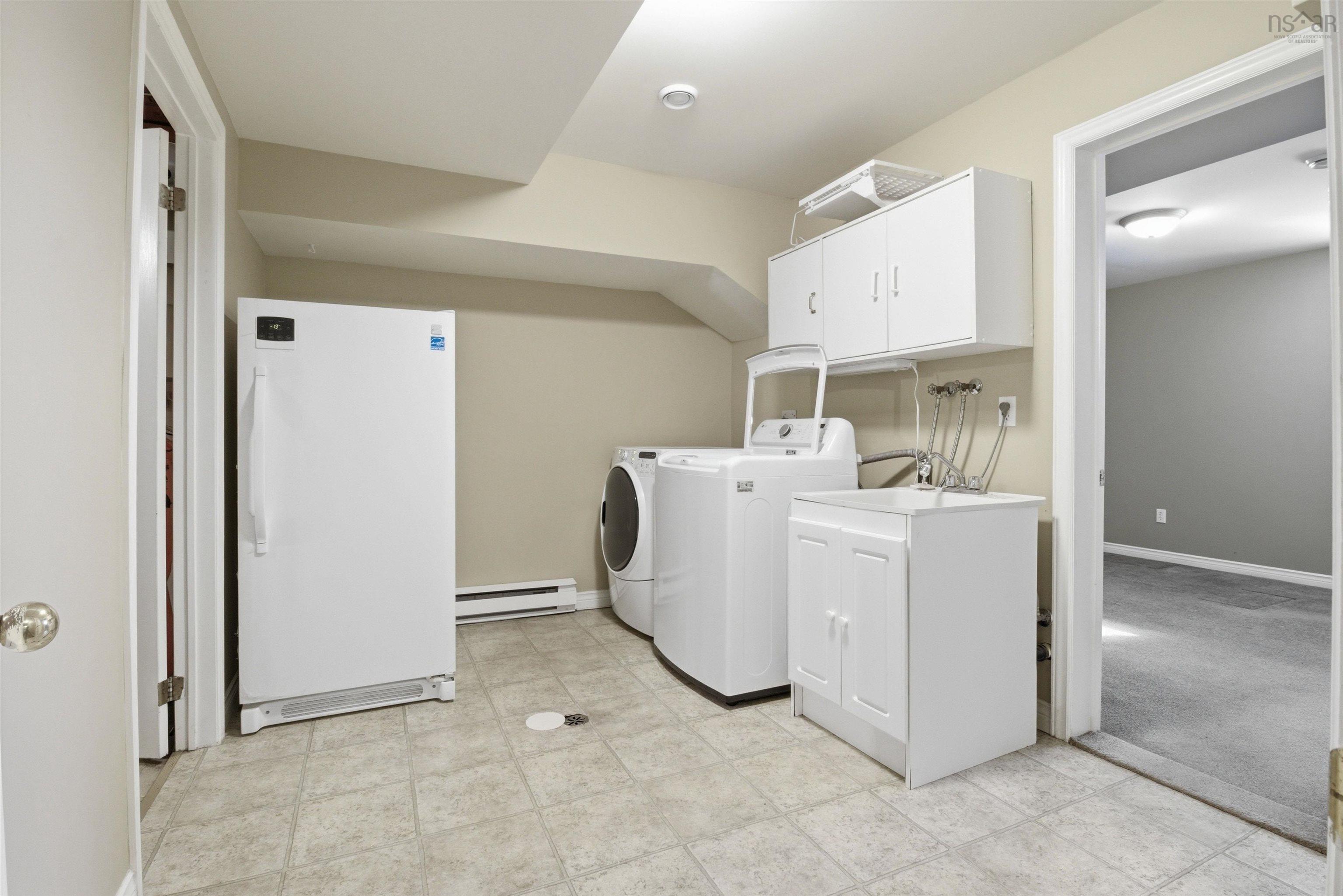 $699,900.00: 270 Ridgevale Drive, Bedford