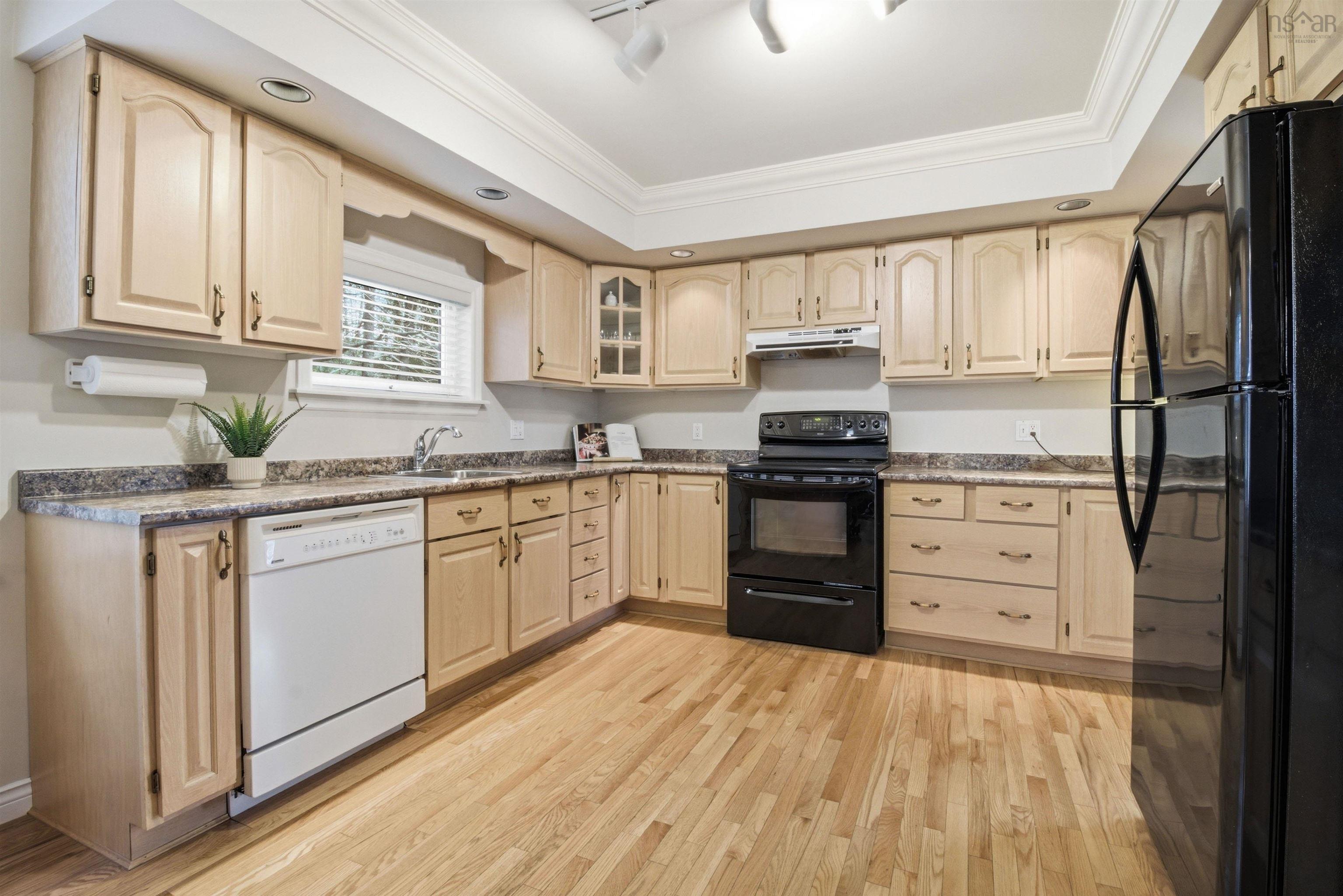 $699,900.00: 270 Ridgevale Drive, Bedford