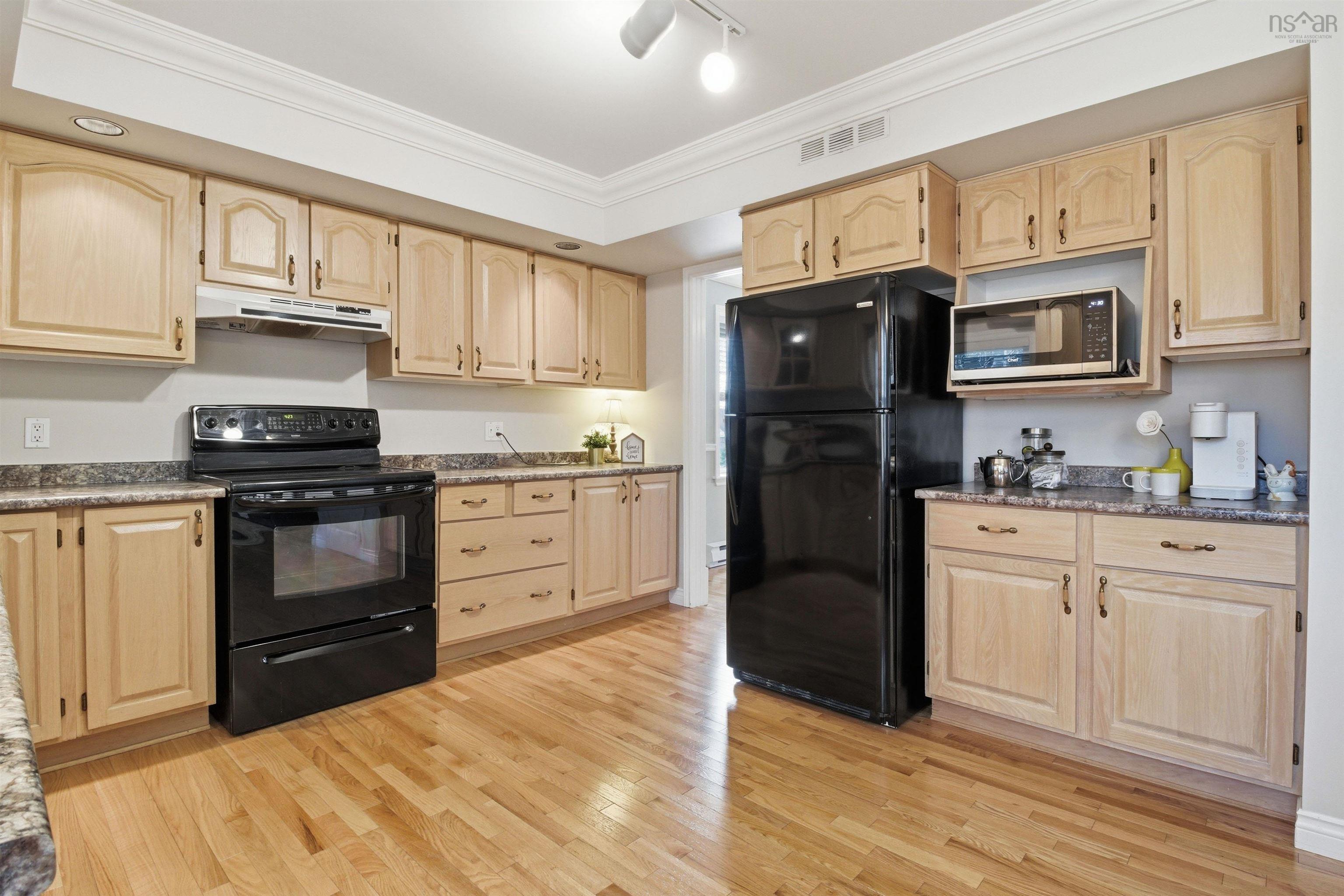 $699,900.00: 270 Ridgevale Drive, Bedford