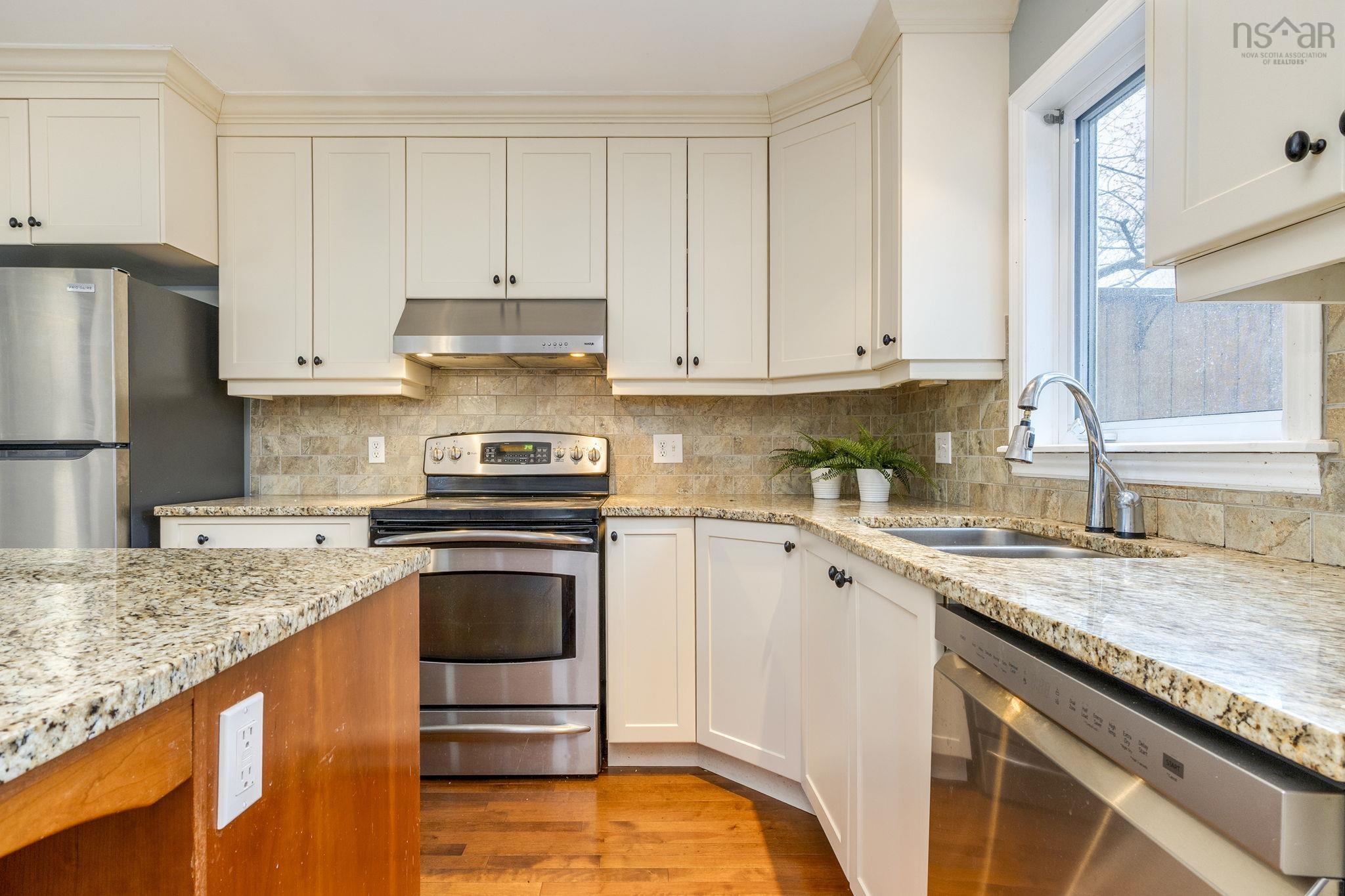 $699,000.00: 53 Heathside Crescent, Halifax