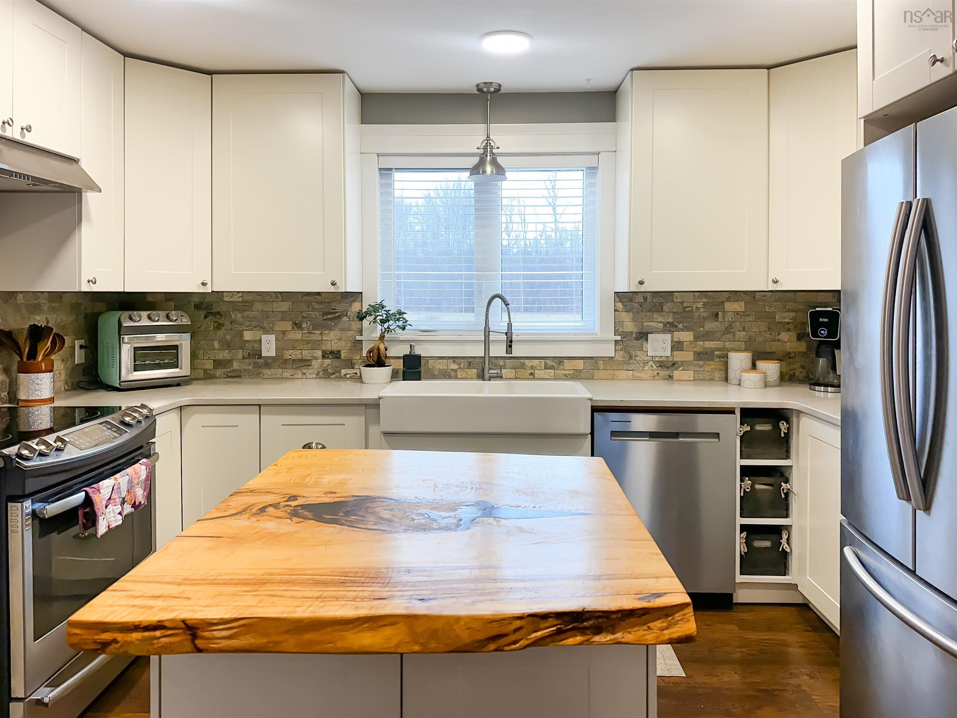 $689,900.00: 690 Maple Street, East Berwick