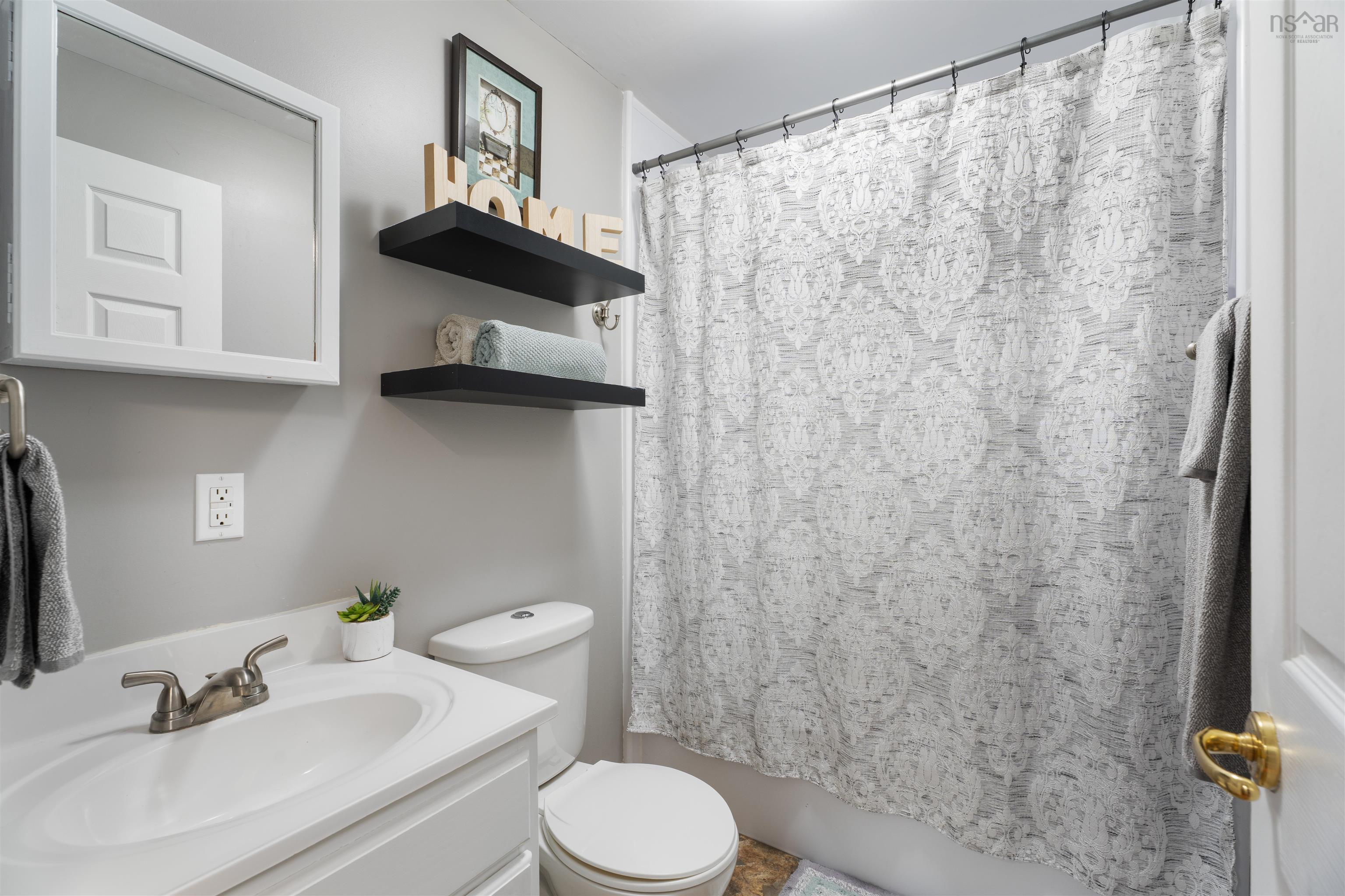 $574,900.00: 99 Loriann Drive, Porters Lake