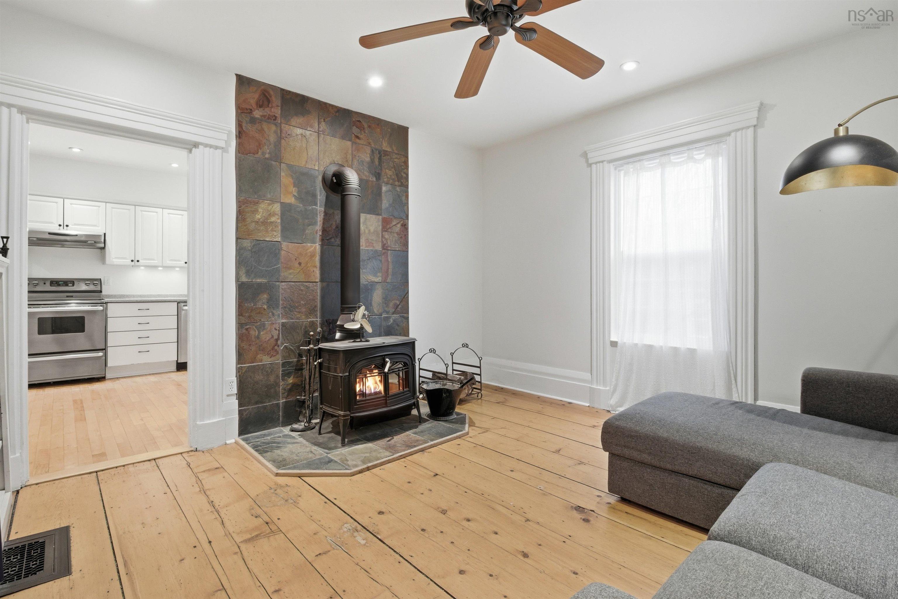 $599,900.00: 15 Falmouth Dyke Rd, Falmouth