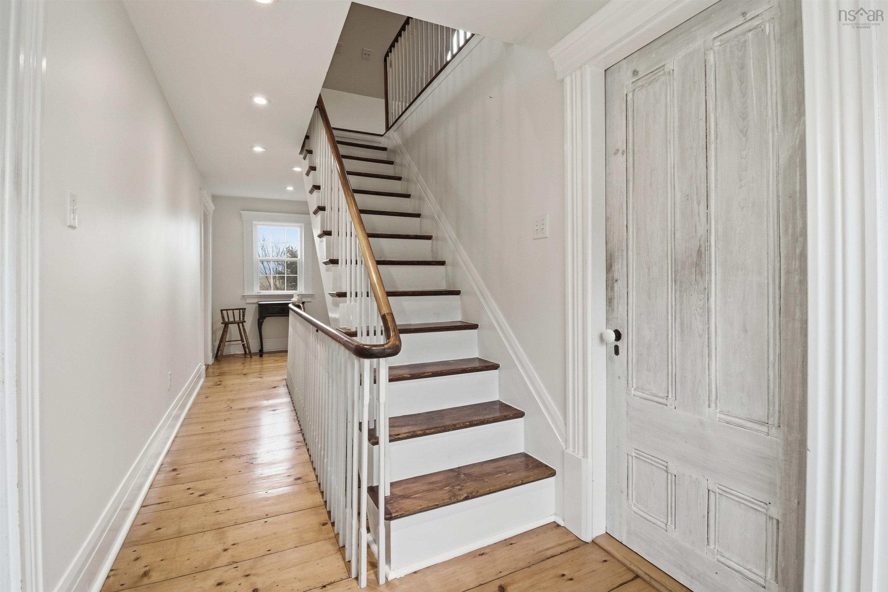 $599,900.00: 15 Falmouth Dyke Rd, Falmouth