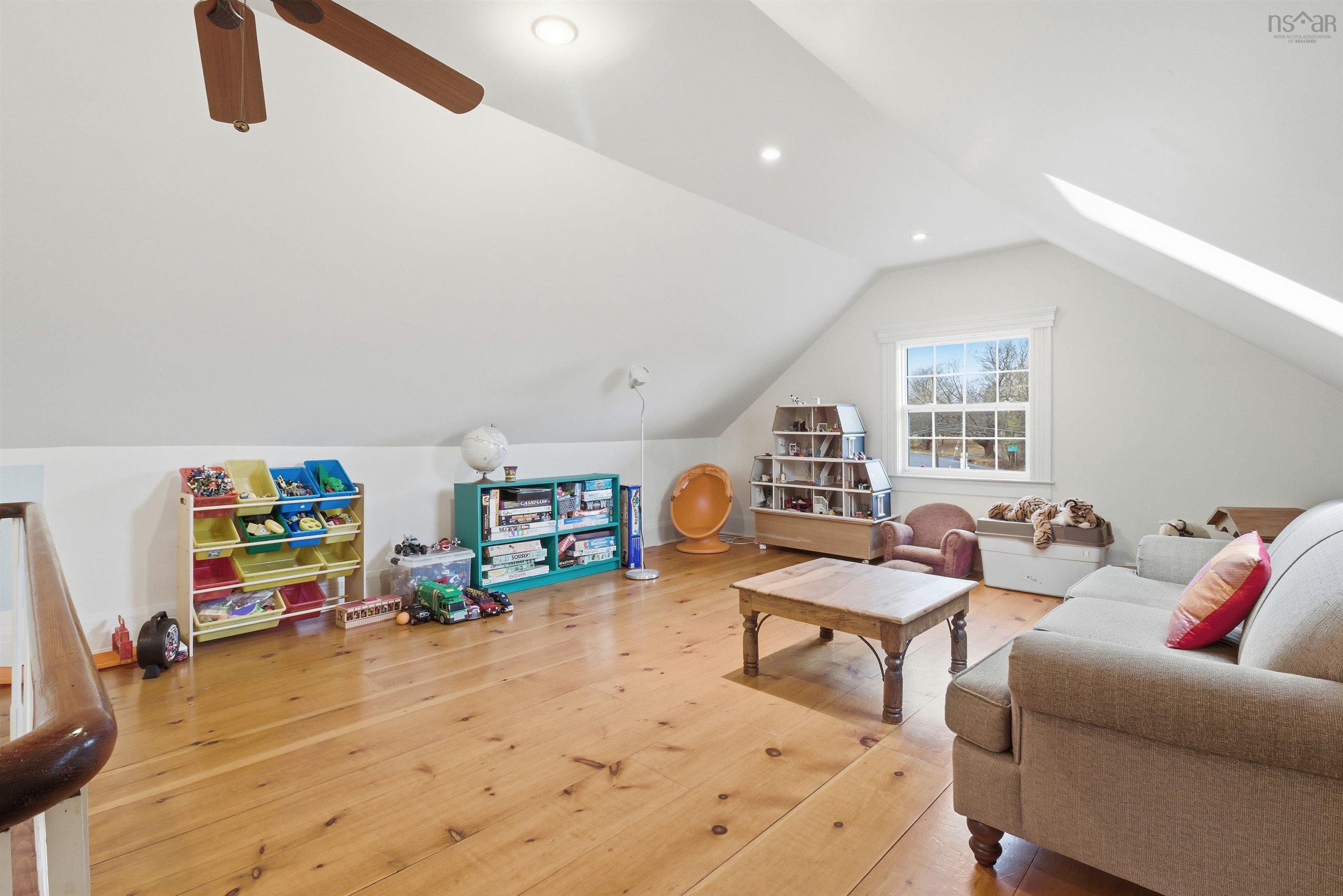 $599,900.00: 15 Falmouth Dyke Rd, Falmouth