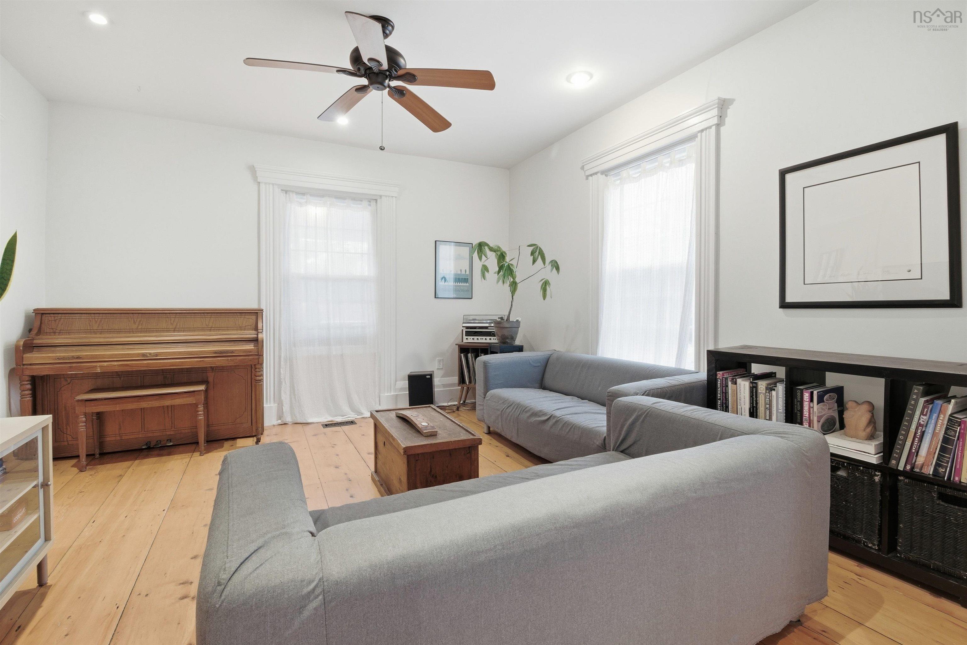 $599,900.00: 15 Falmouth Dyke Rd, Falmouth