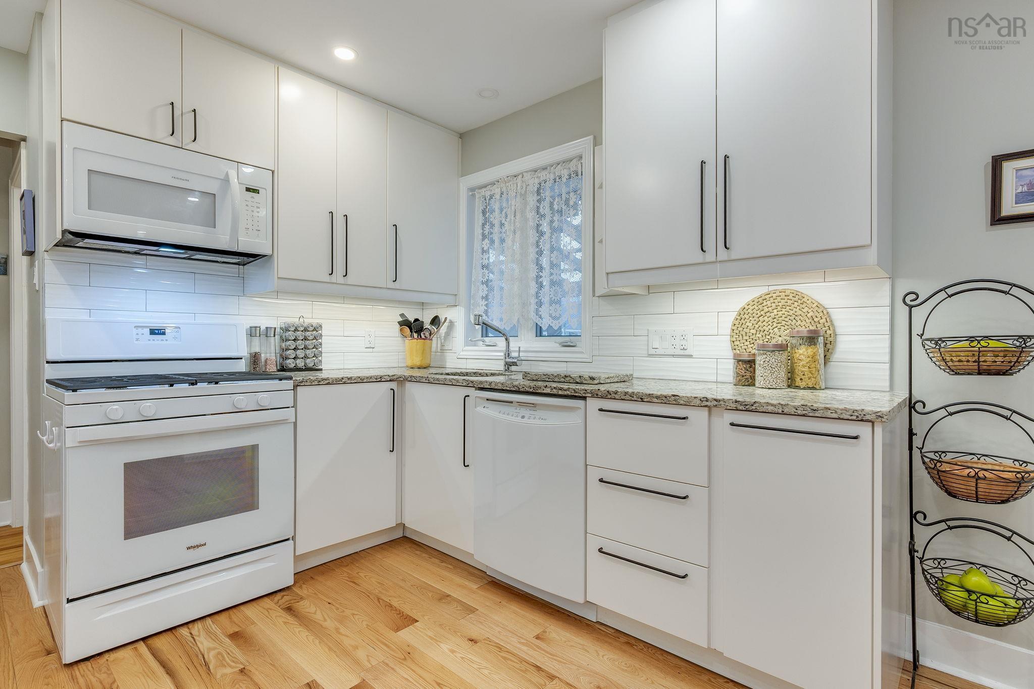 21 Lawnsdale Drive, Dartmouth, NS (MLS 202607729)