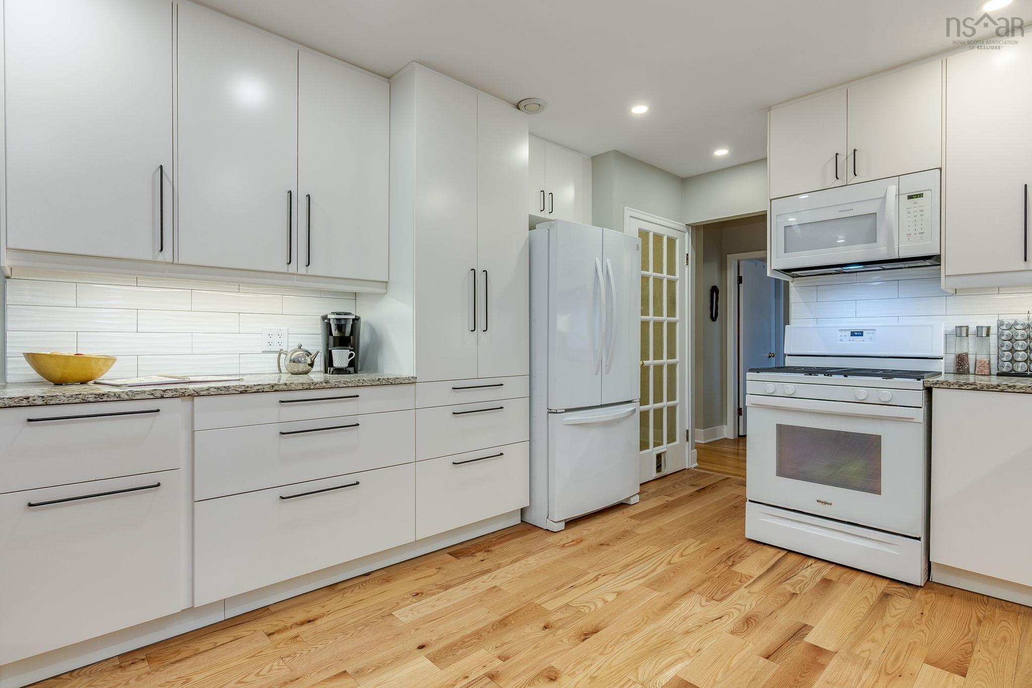 21 Lawnsdale Drive, Dartmouth, NS (MLS 202607729)