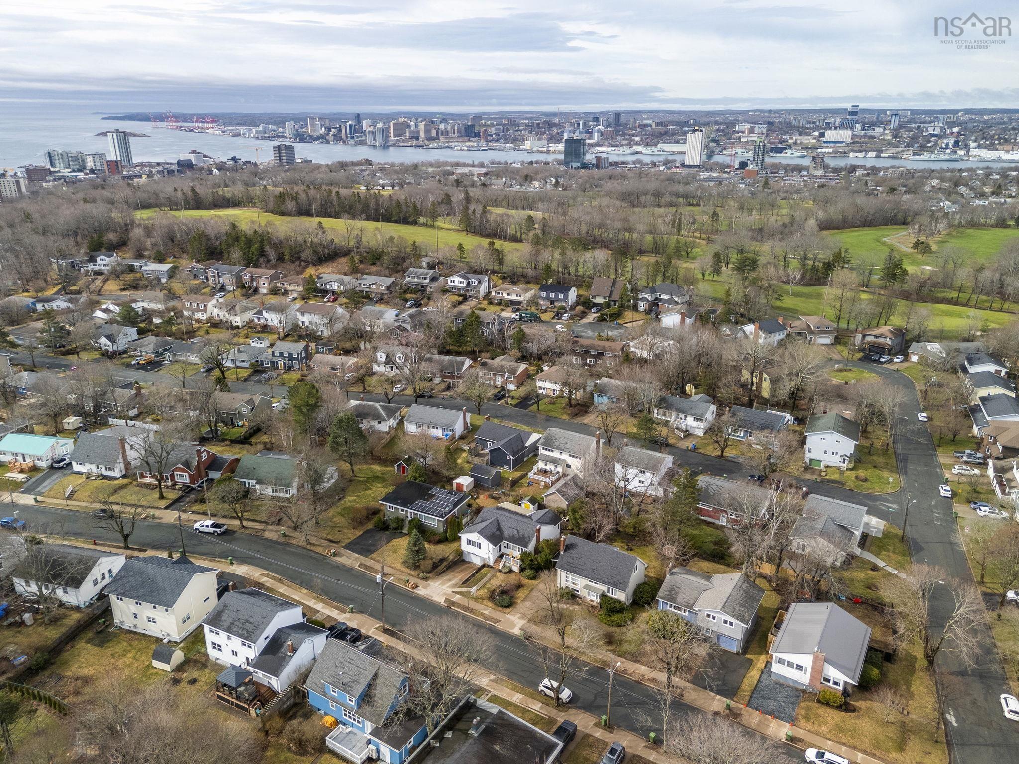 21 Lawnsdale Drive, Dartmouth, NS (MLS 202607729)