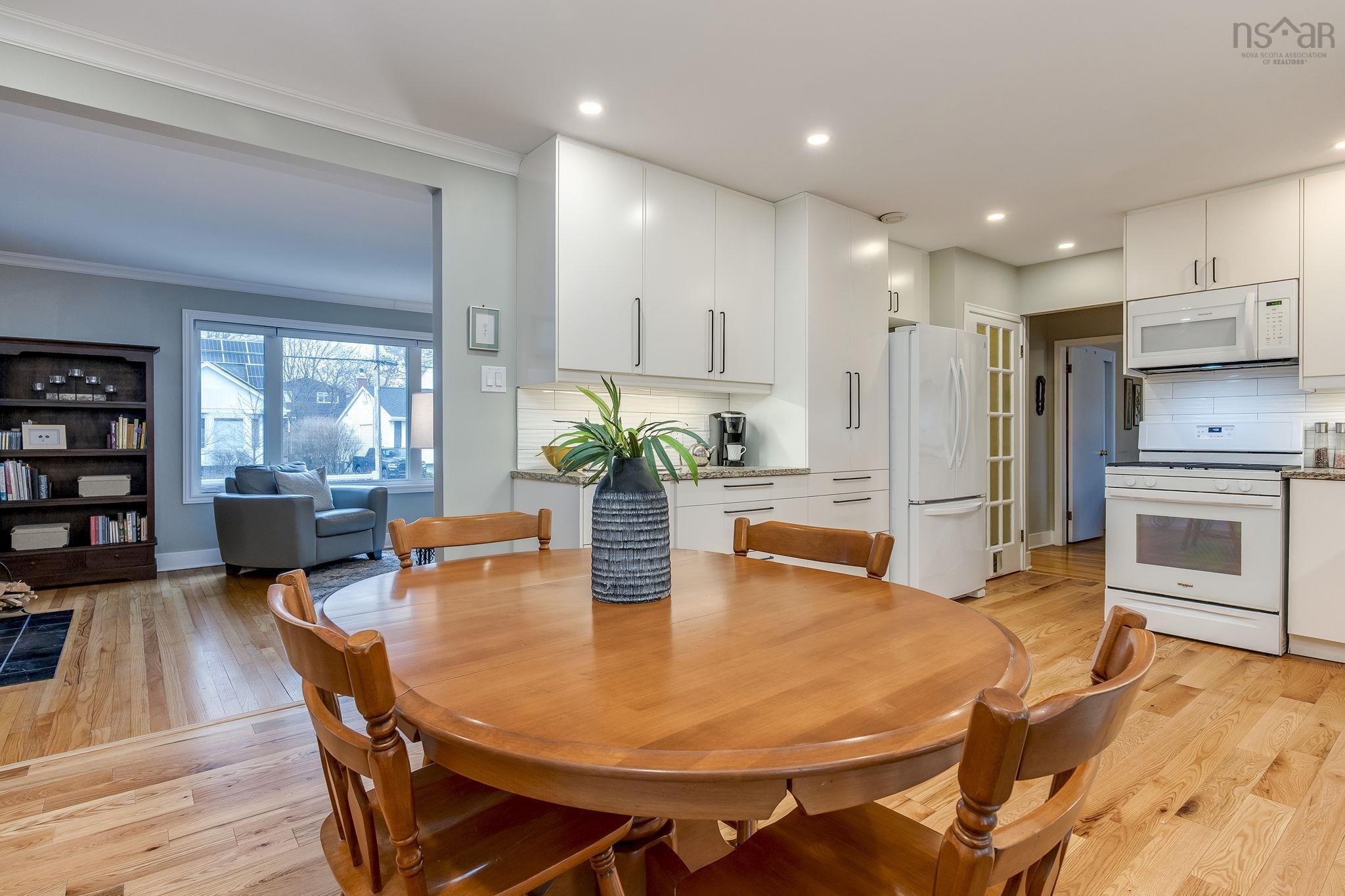 21 Lawnsdale Drive, Dartmouth, NS (MLS 202607729)