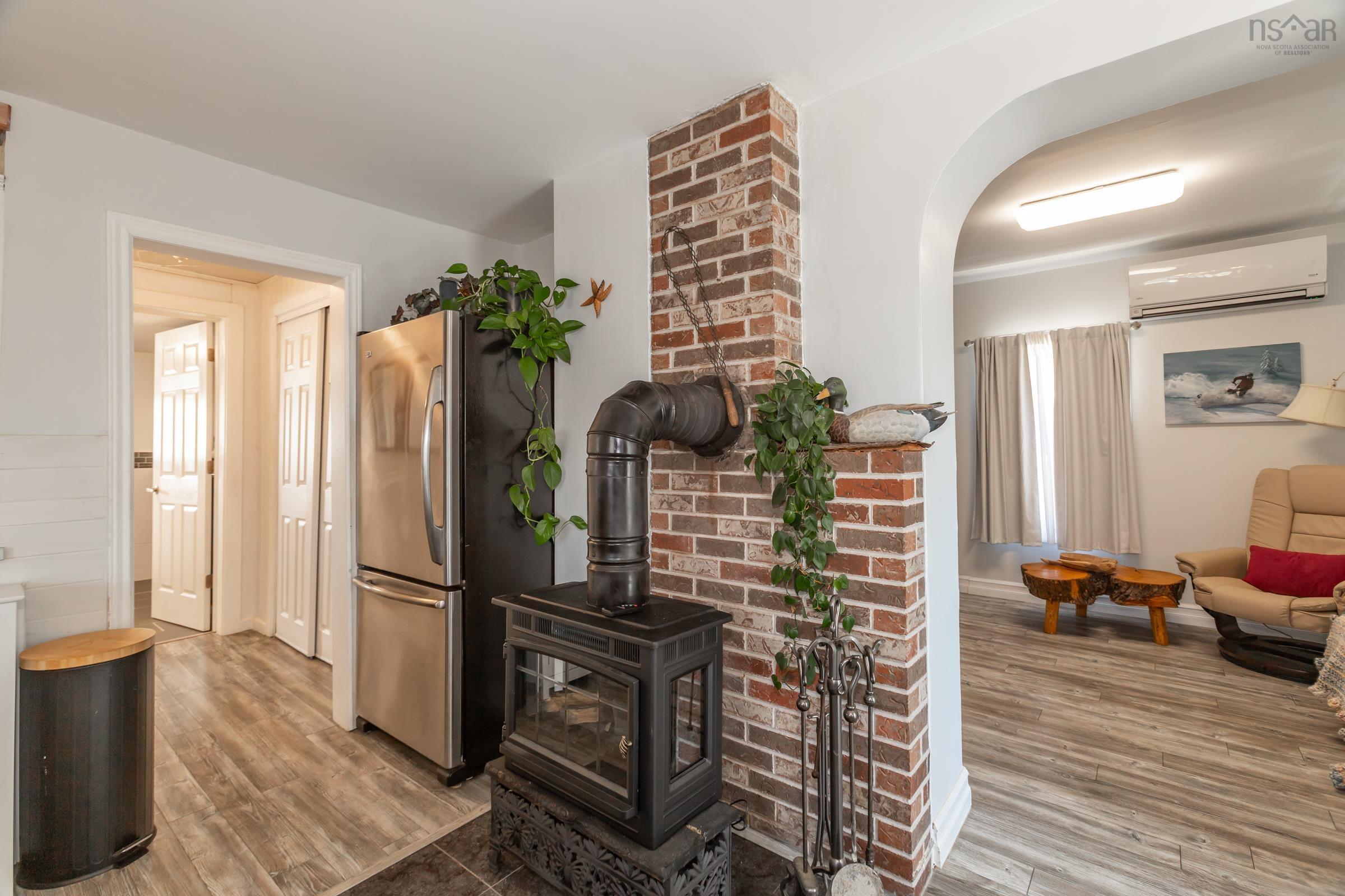$649,900.00: 608 Granville Road, Victoria Beach