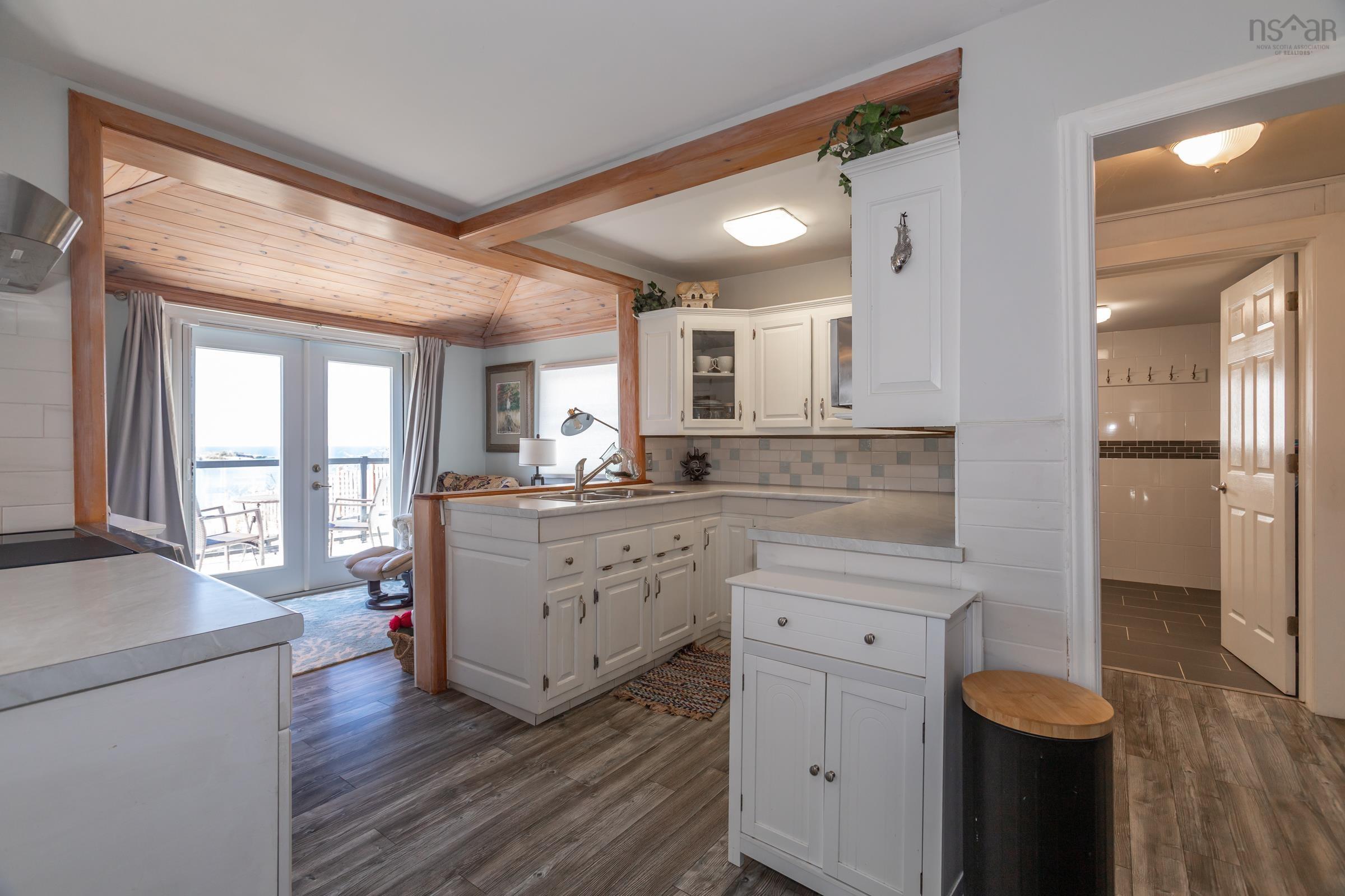 $649,900.00: 608 Granville Road, Victoria Beach