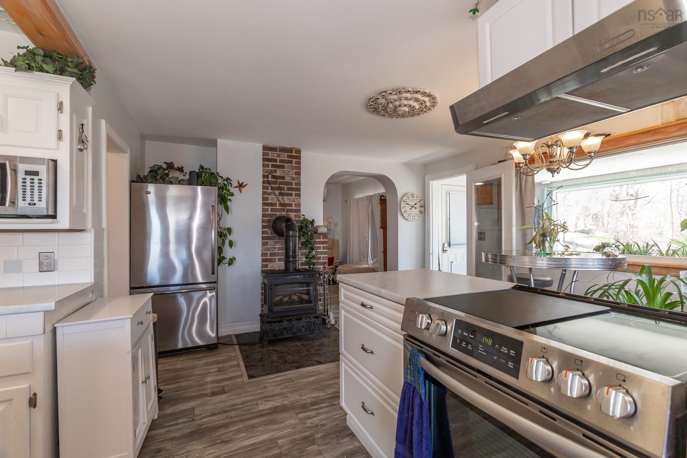 $649,900.00: 608 Granville Road, Victoria Beach