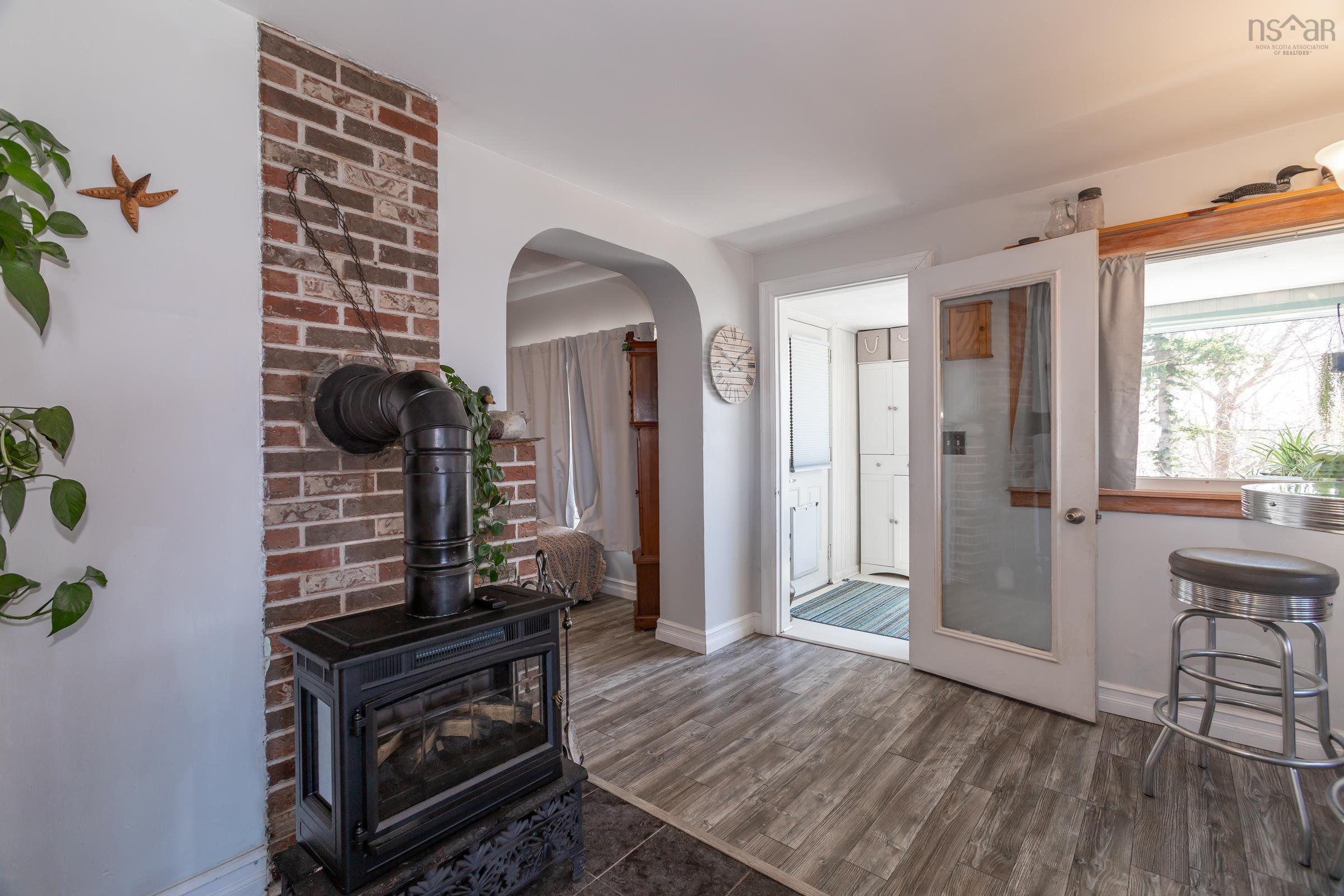 $649,900.00: 608 Granville Road, Victoria Beach