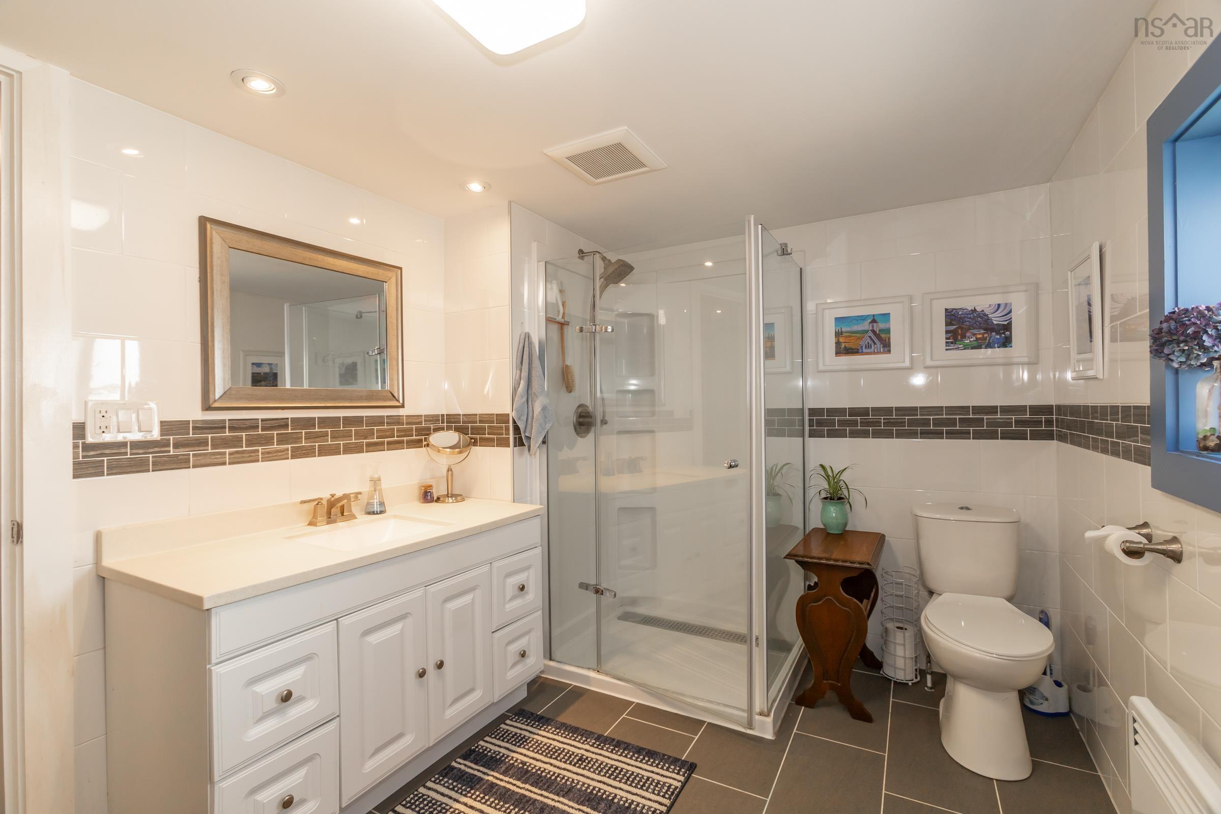 $649,900.00: 608 Granville Road, Victoria Beach
