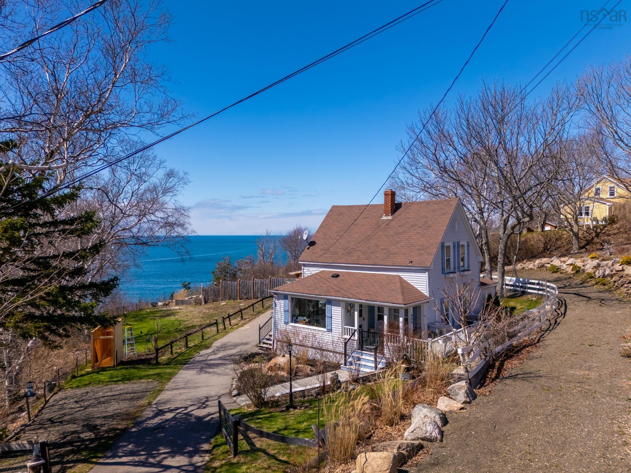$649,900.00: 608 Granville Road, Victoria Beach