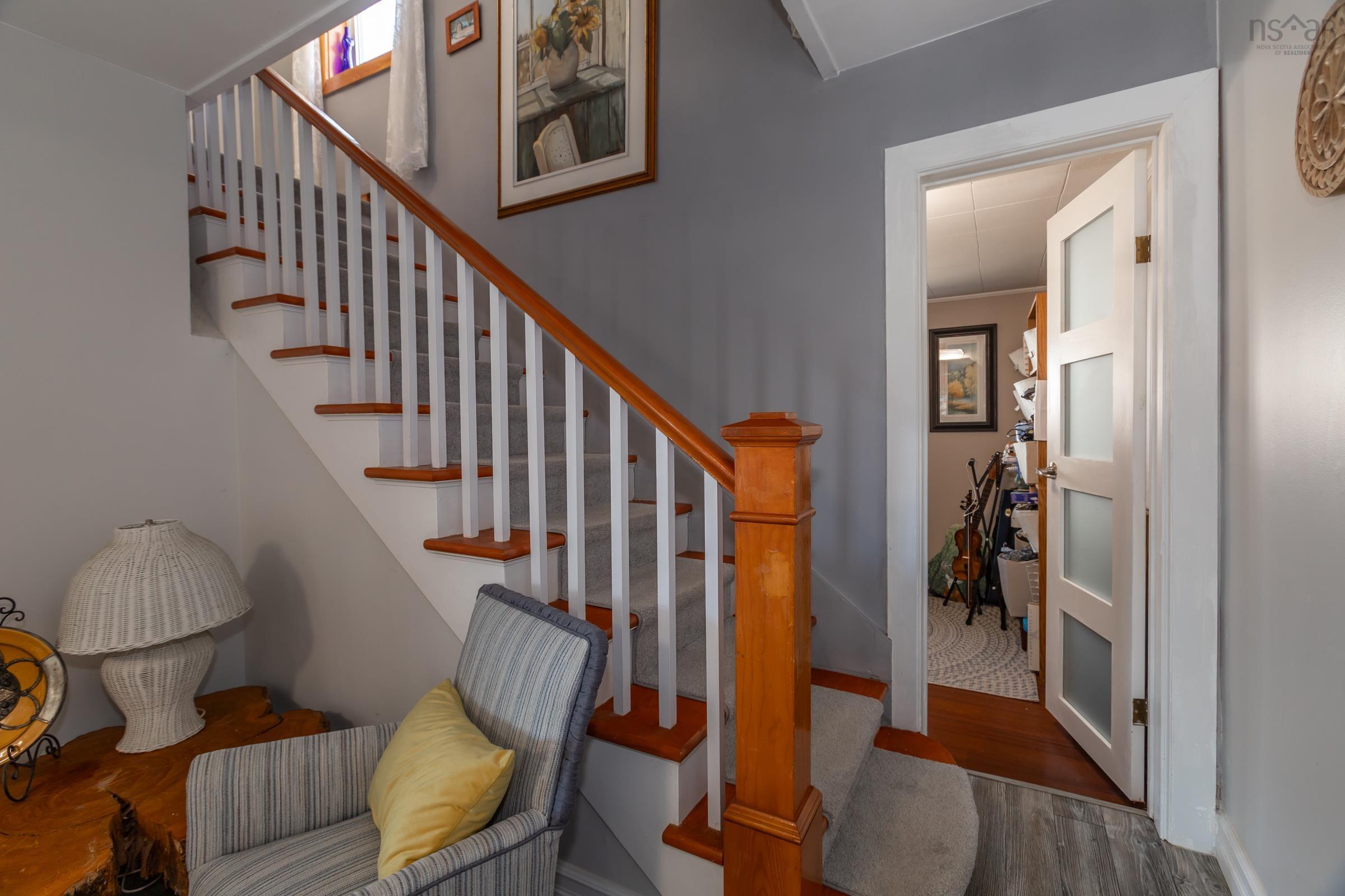 $649,900.00: 608 Granville Road, Victoria Beach