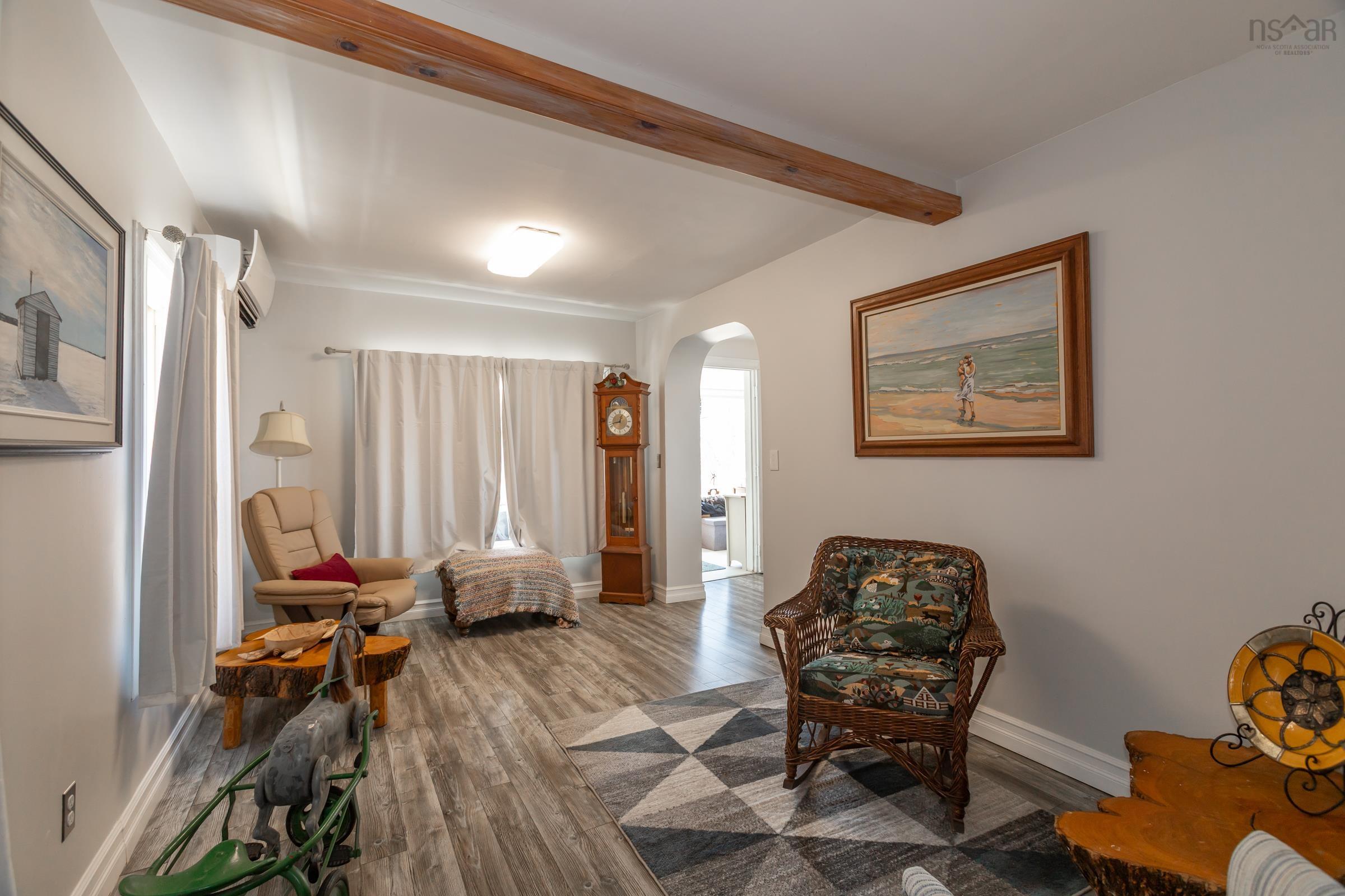 $649,900.00: 608 Granville Road, Victoria Beach