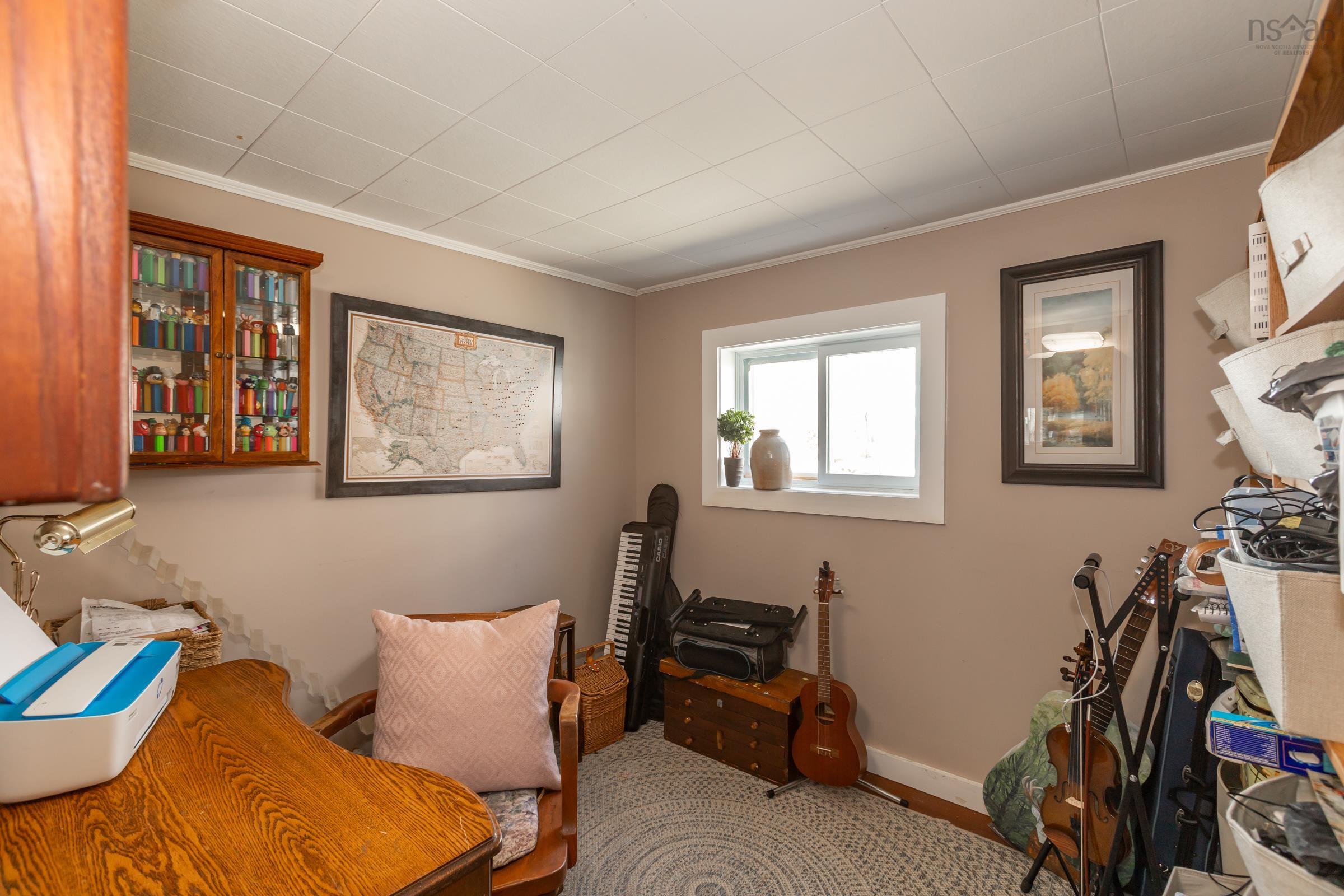 $649,900.00: 608 Granville Road, Victoria Beach