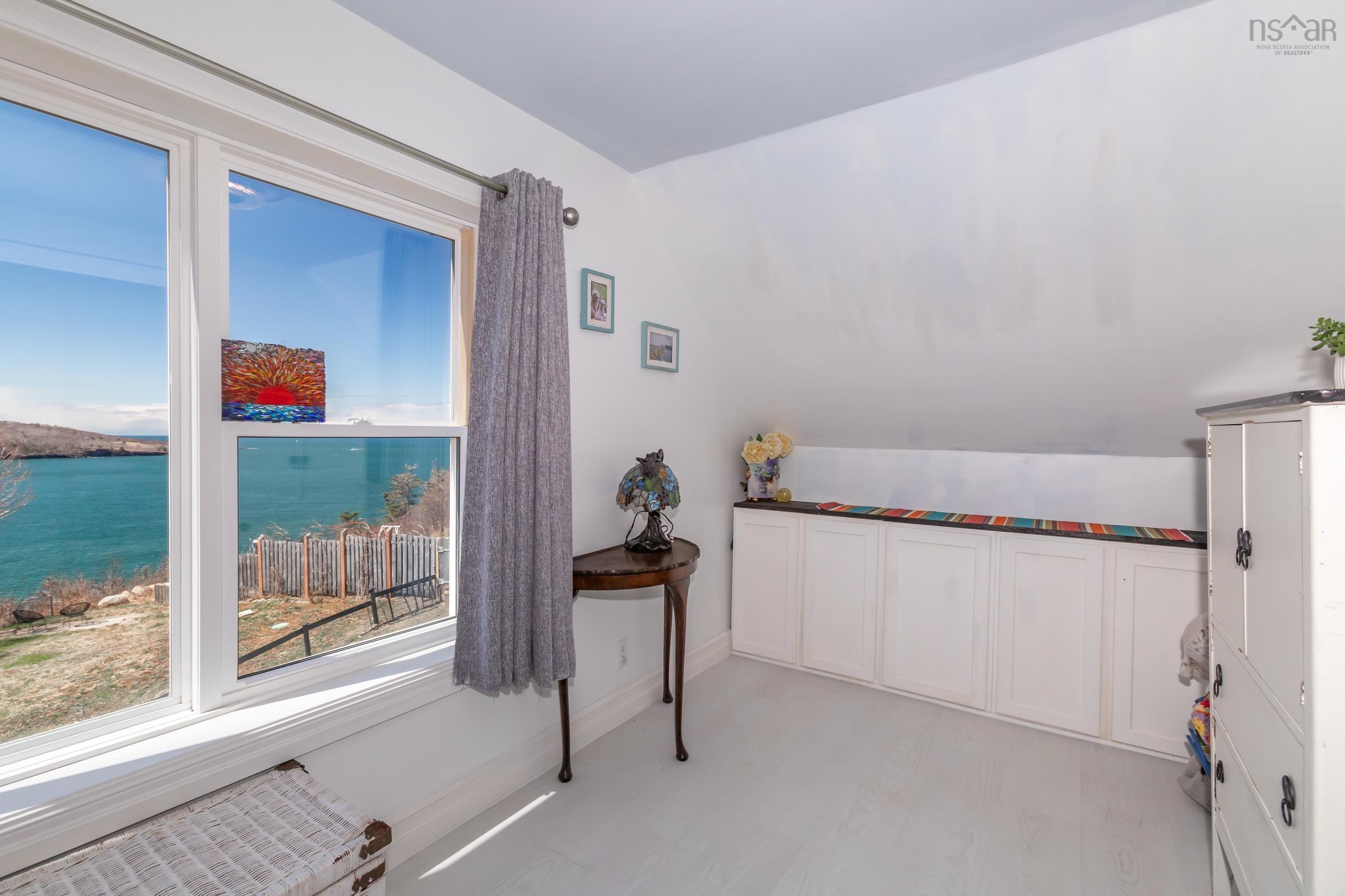 $649,900.00: 608 Granville Road, Victoria Beach