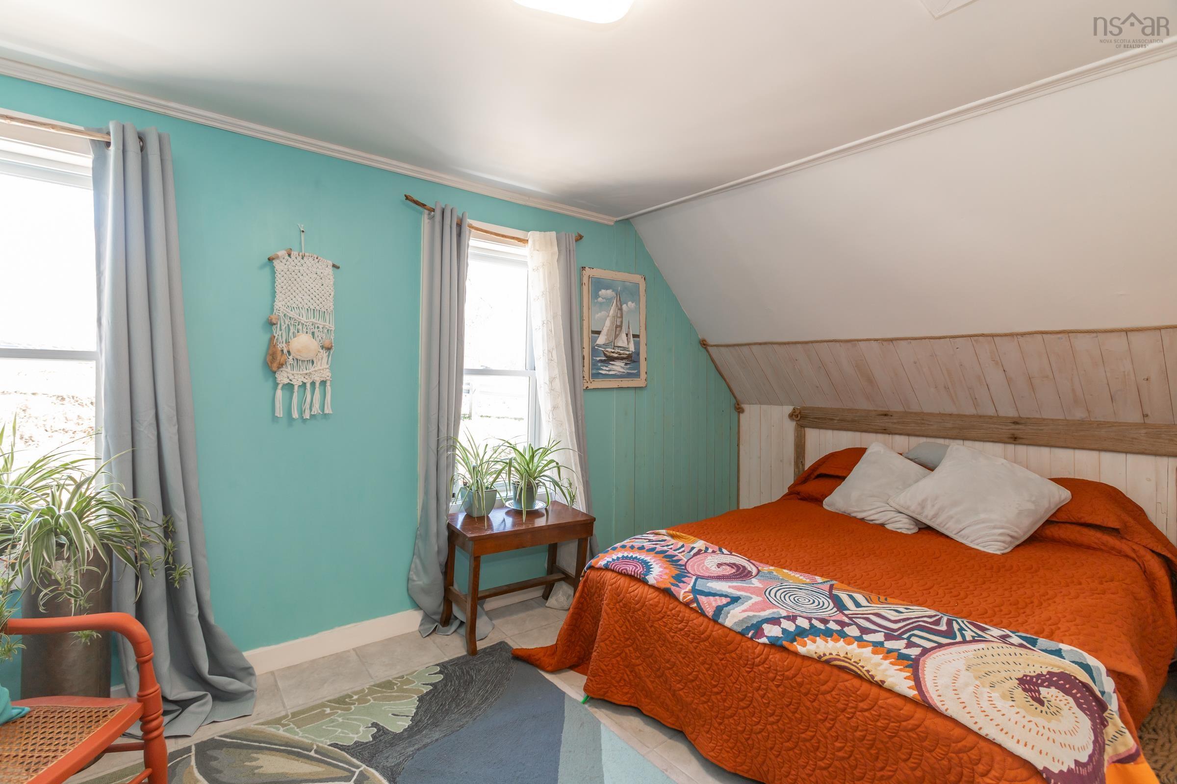 $649,900.00: 608 Granville Road, Victoria Beach