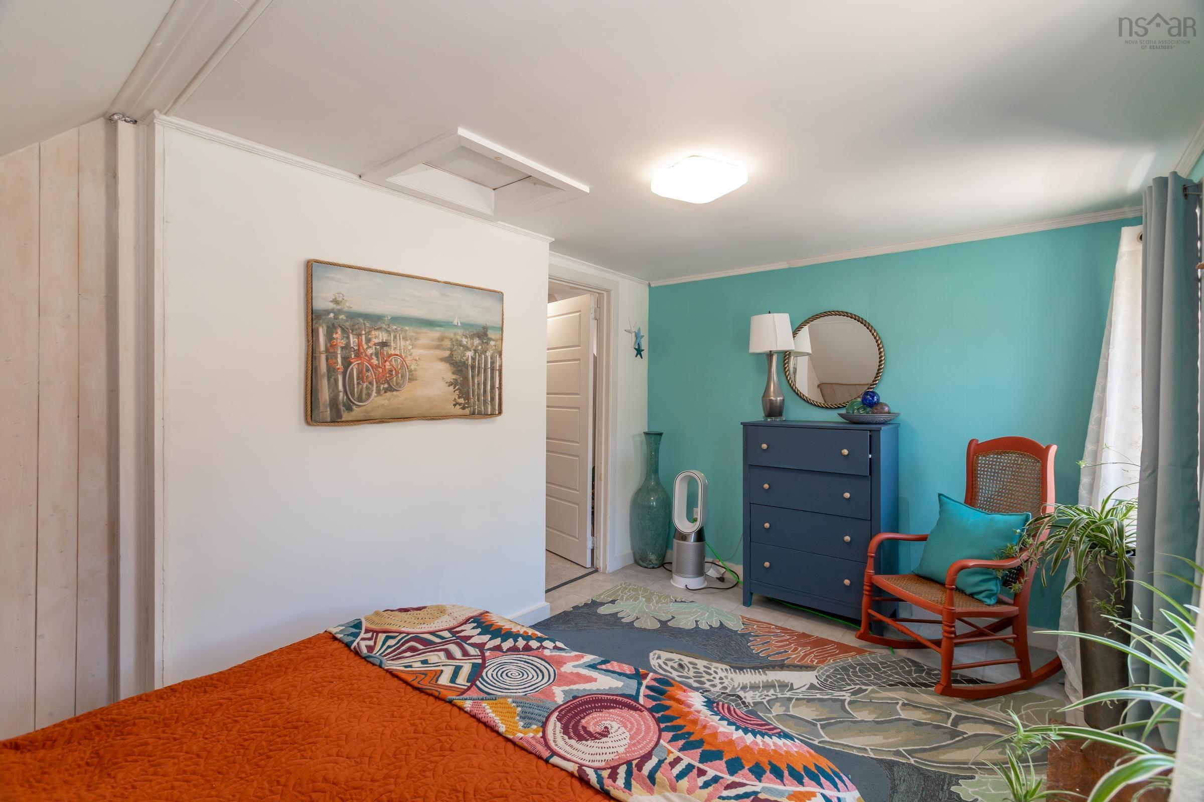 $649,900.00: 608 Granville Road, Victoria Beach