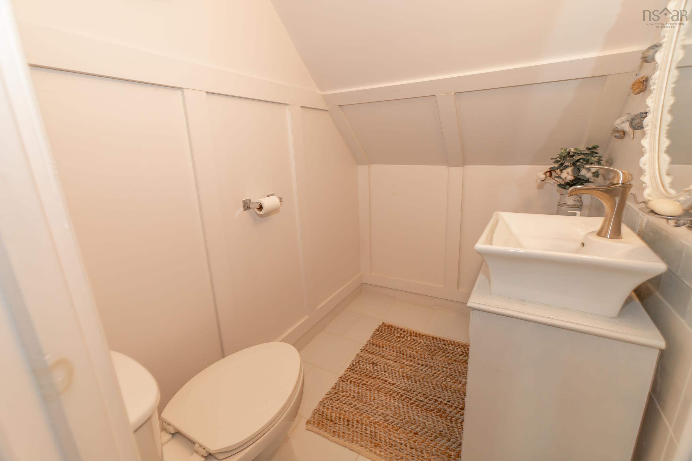 $649,900.00: 608 Granville Road, Victoria Beach