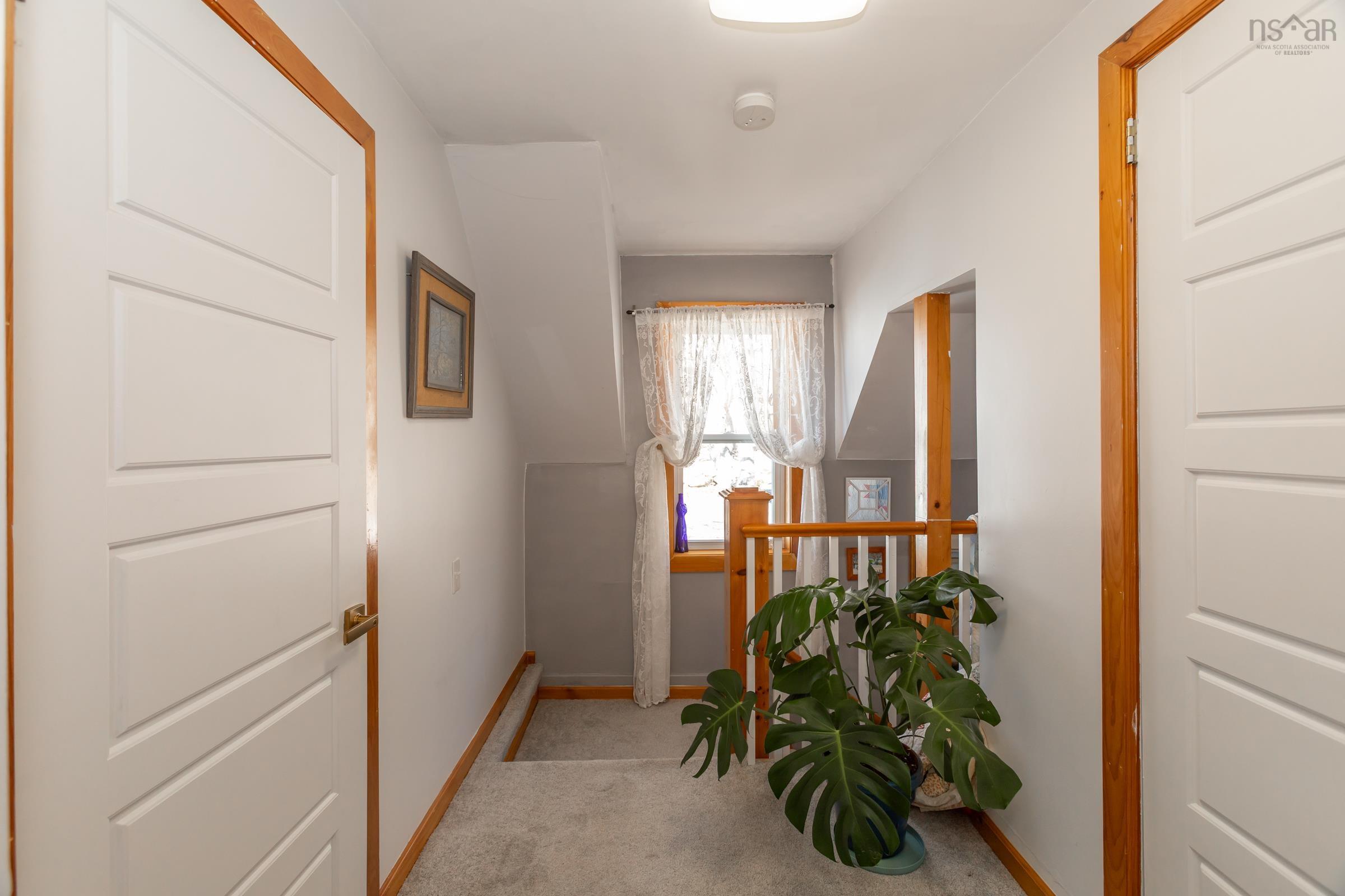 $649,900.00: 608 Granville Road, Victoria Beach