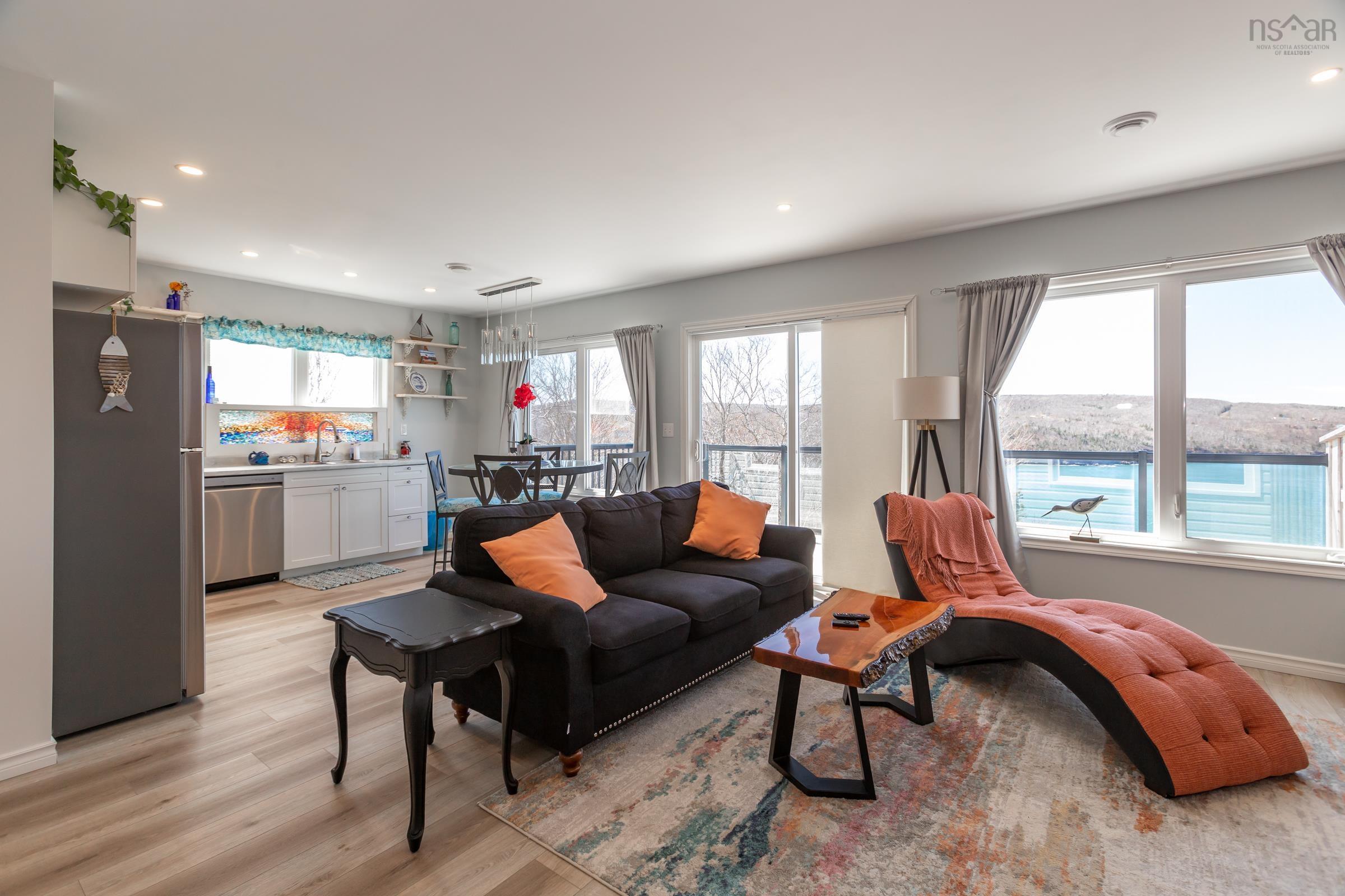$649,900.00: 608 Granville Road, Victoria Beach