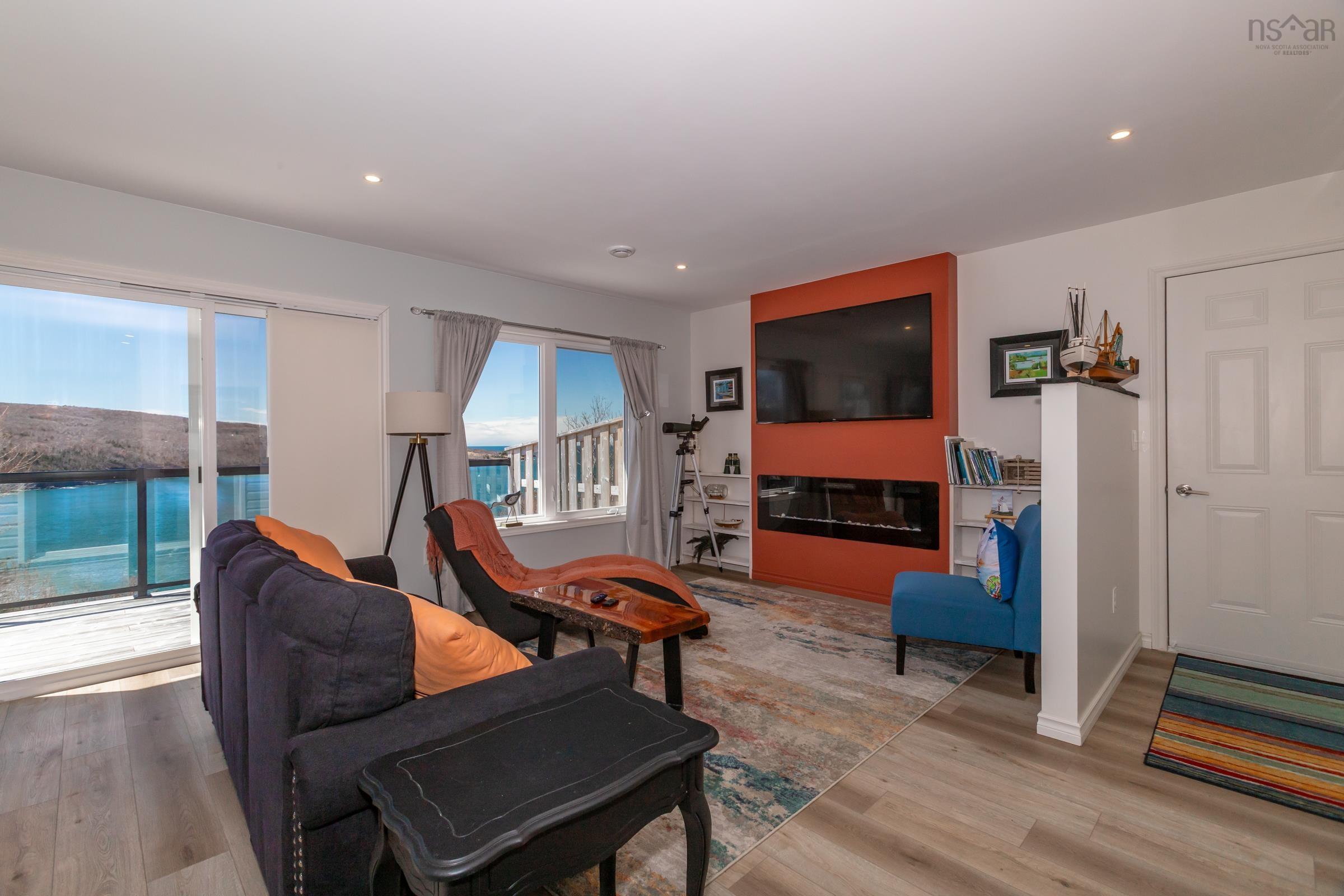 $649,900.00: 608 Granville Road, Victoria Beach