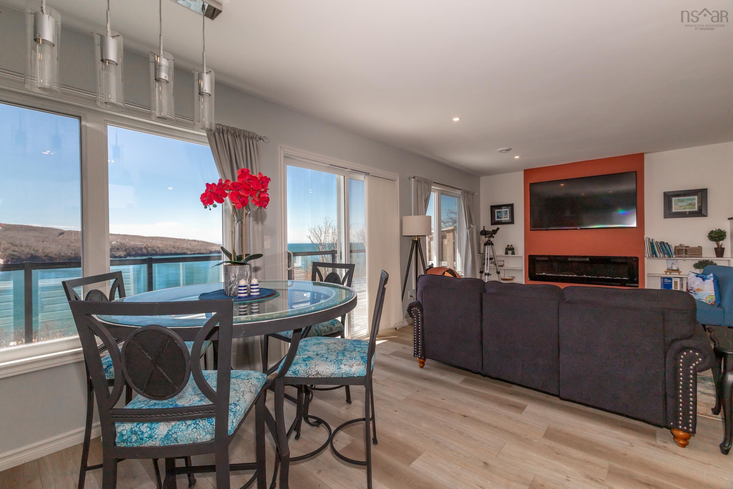 $649,900.00: 608 Granville Road, Victoria Beach