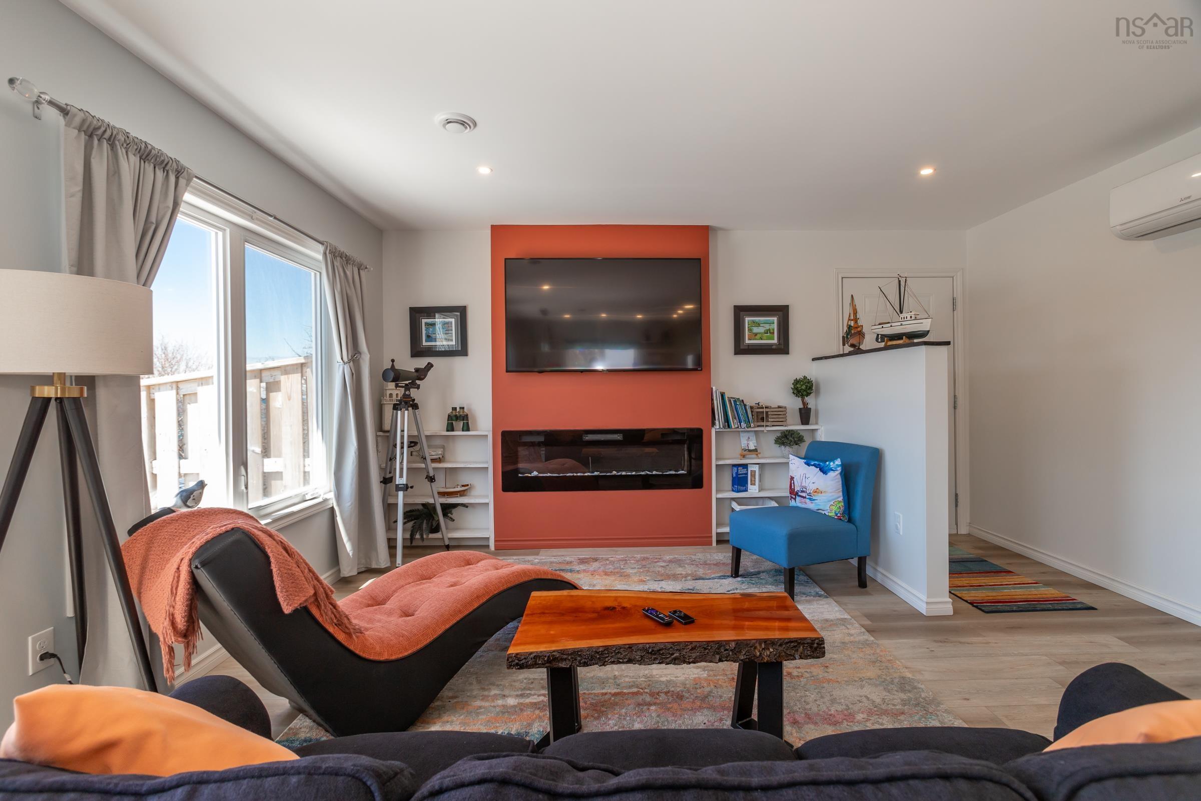 $649,900.00: 608 Granville Road, Victoria Beach