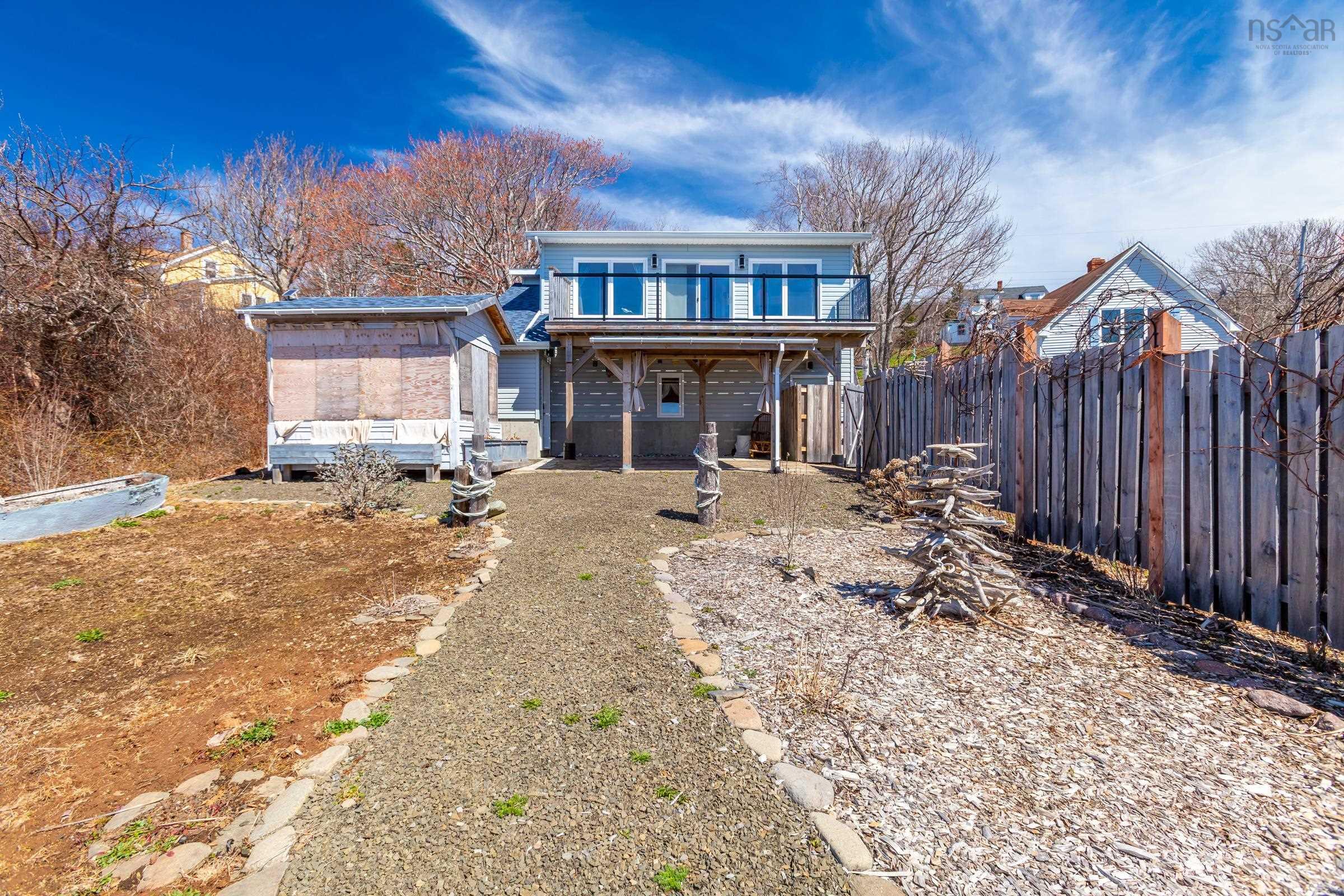 $649,900.00: 608 Granville Road, Victoria Beach