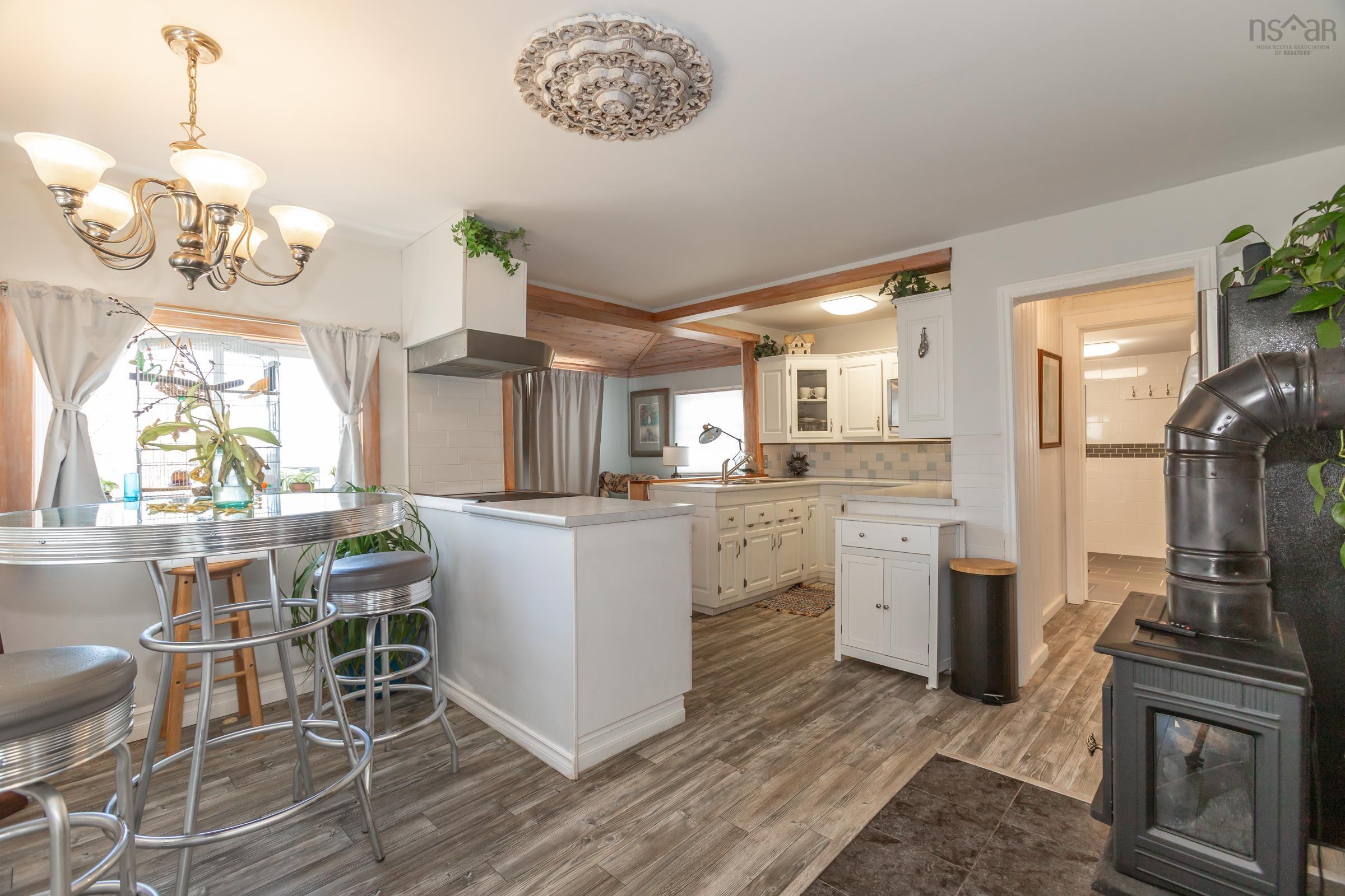 $649,900.00: 608 Granville Road, Victoria Beach